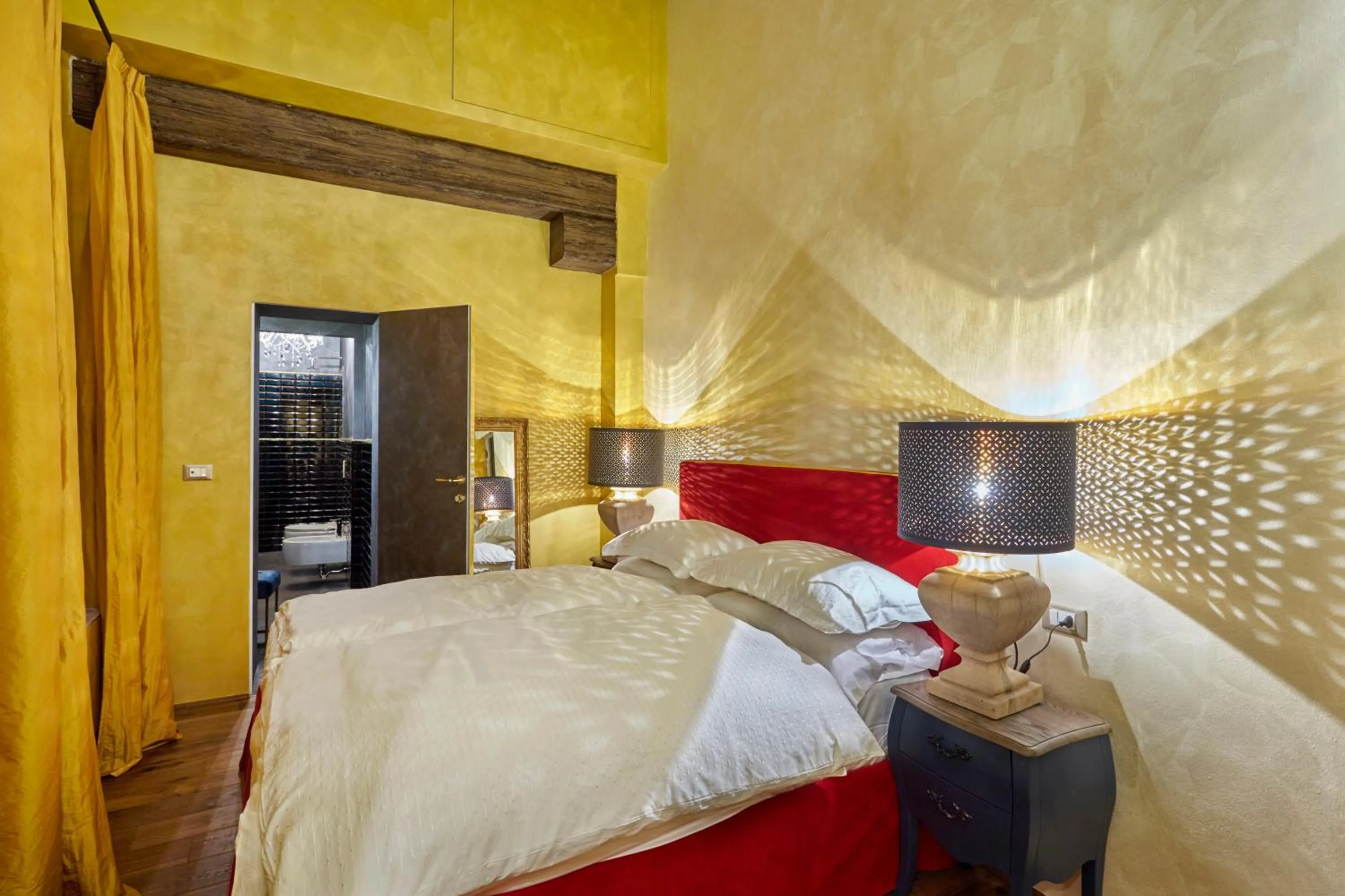 Bed in Palazzo di Alcina - Residenza d'Epoca - Luxury Rooms -