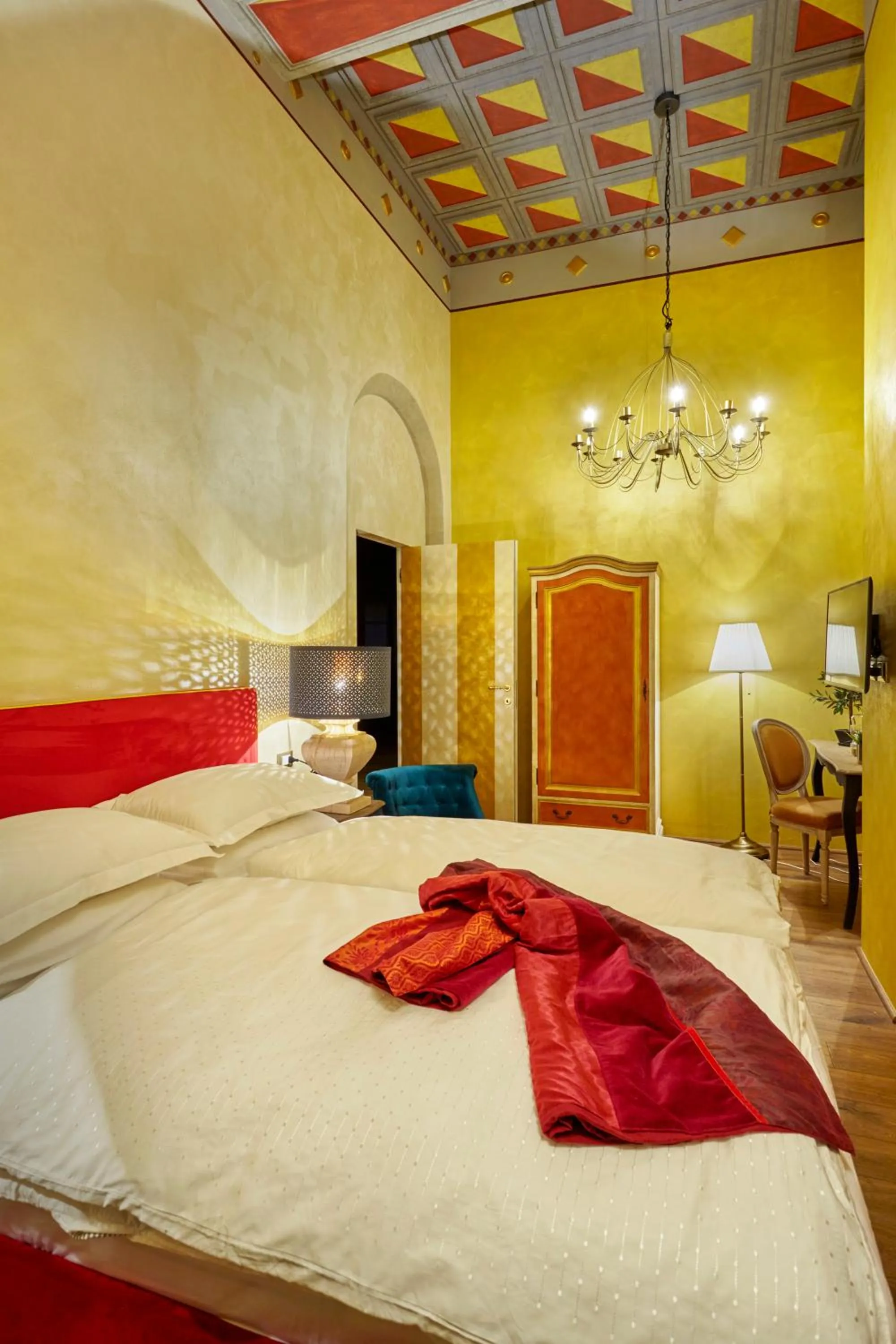 Bed in Palazzo di Alcina - Residenza d'Epoca - Luxury Rooms -