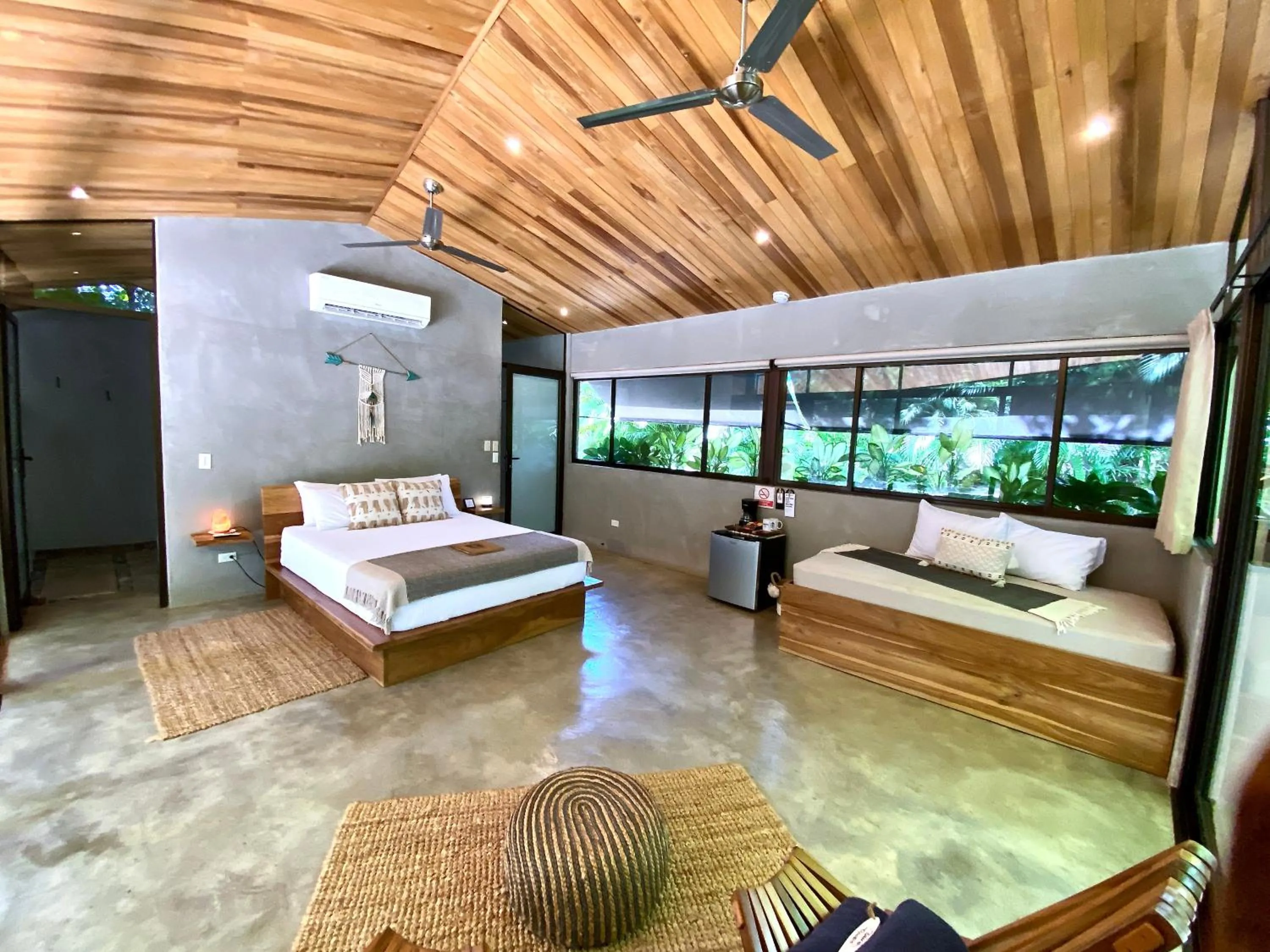 Photo of the whole room, Bed in Villas Kalei