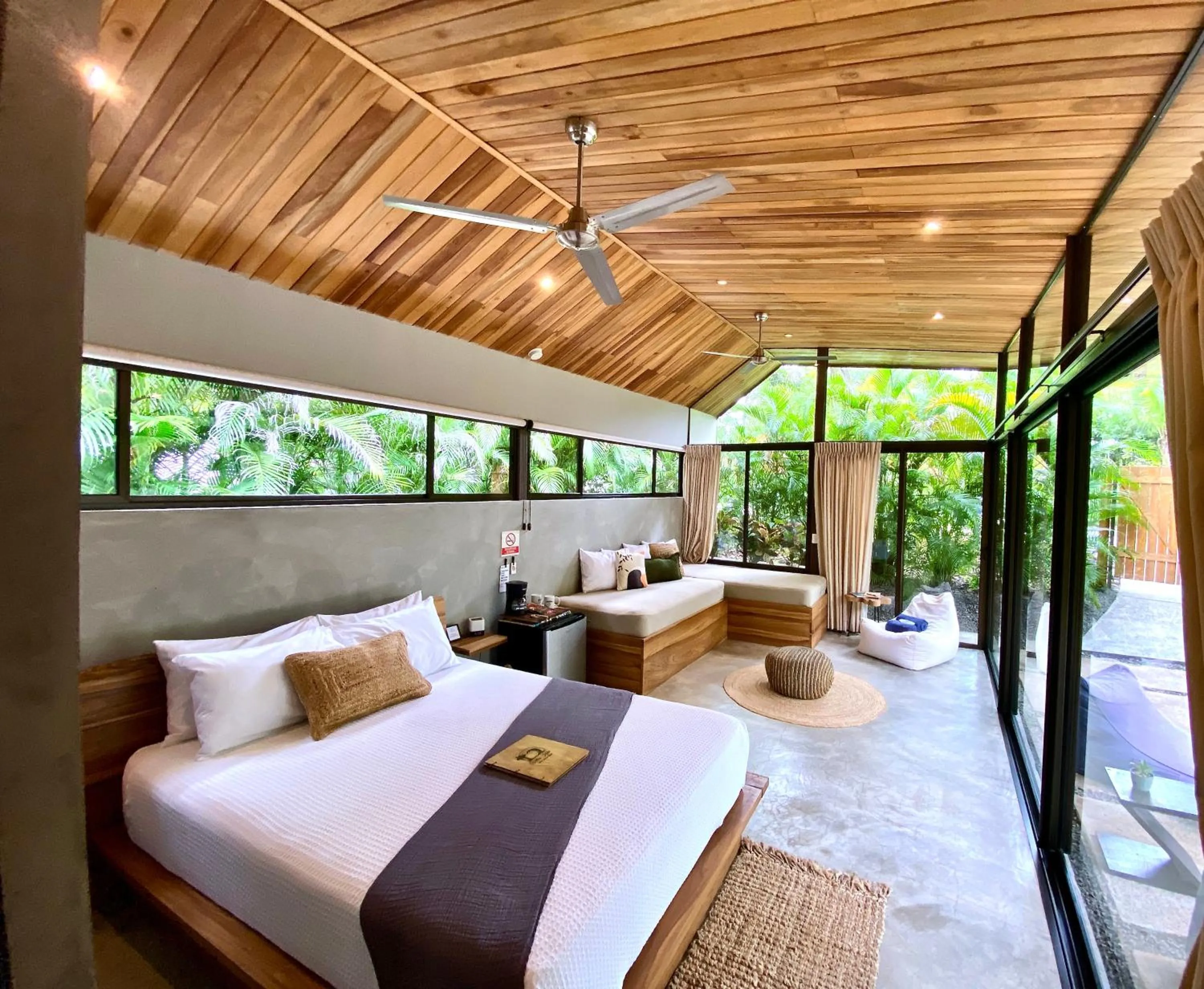 Photo of the whole room, Bed in Villas Kalei