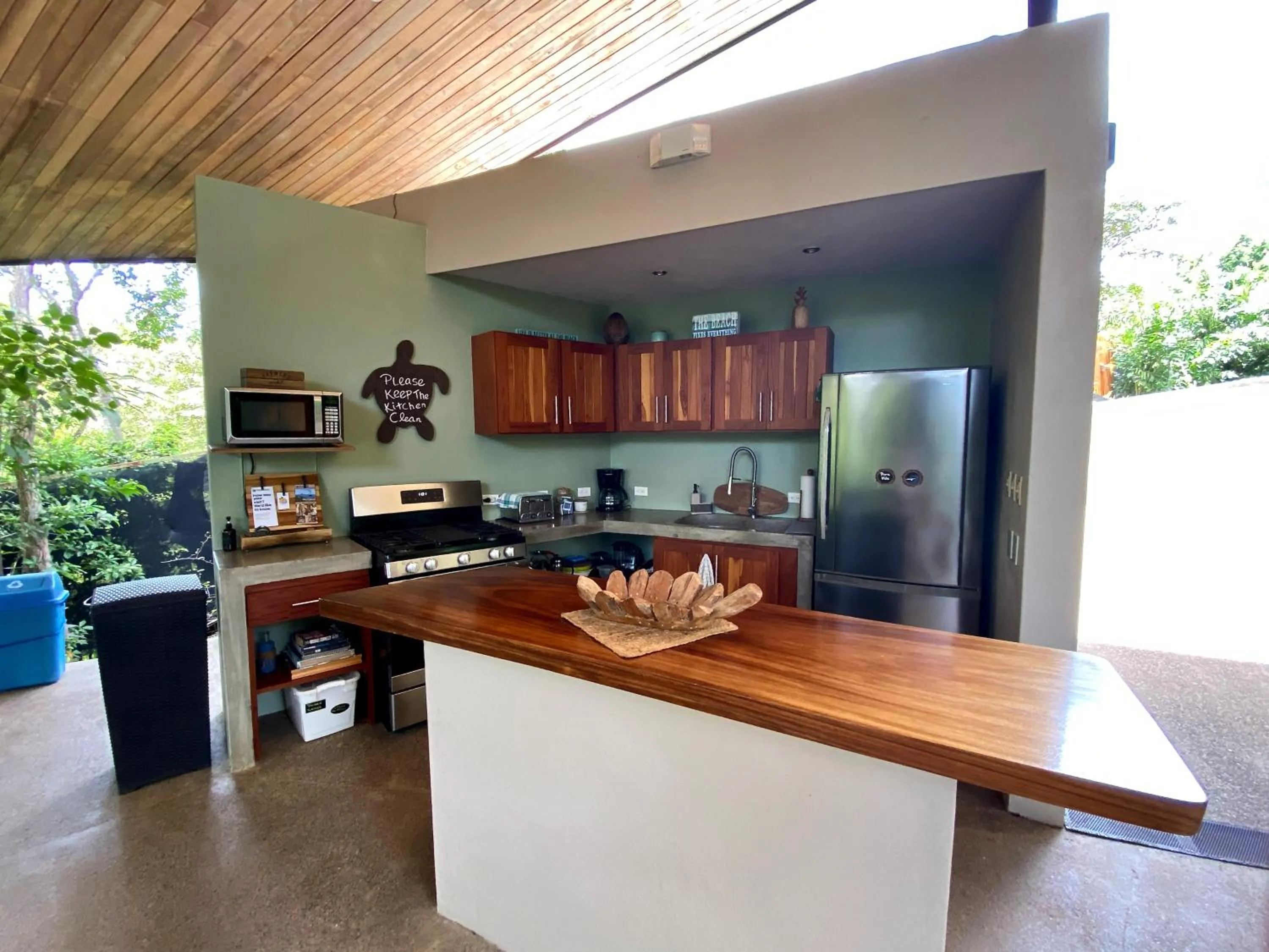 Communal kitchen in Villas Kalei
