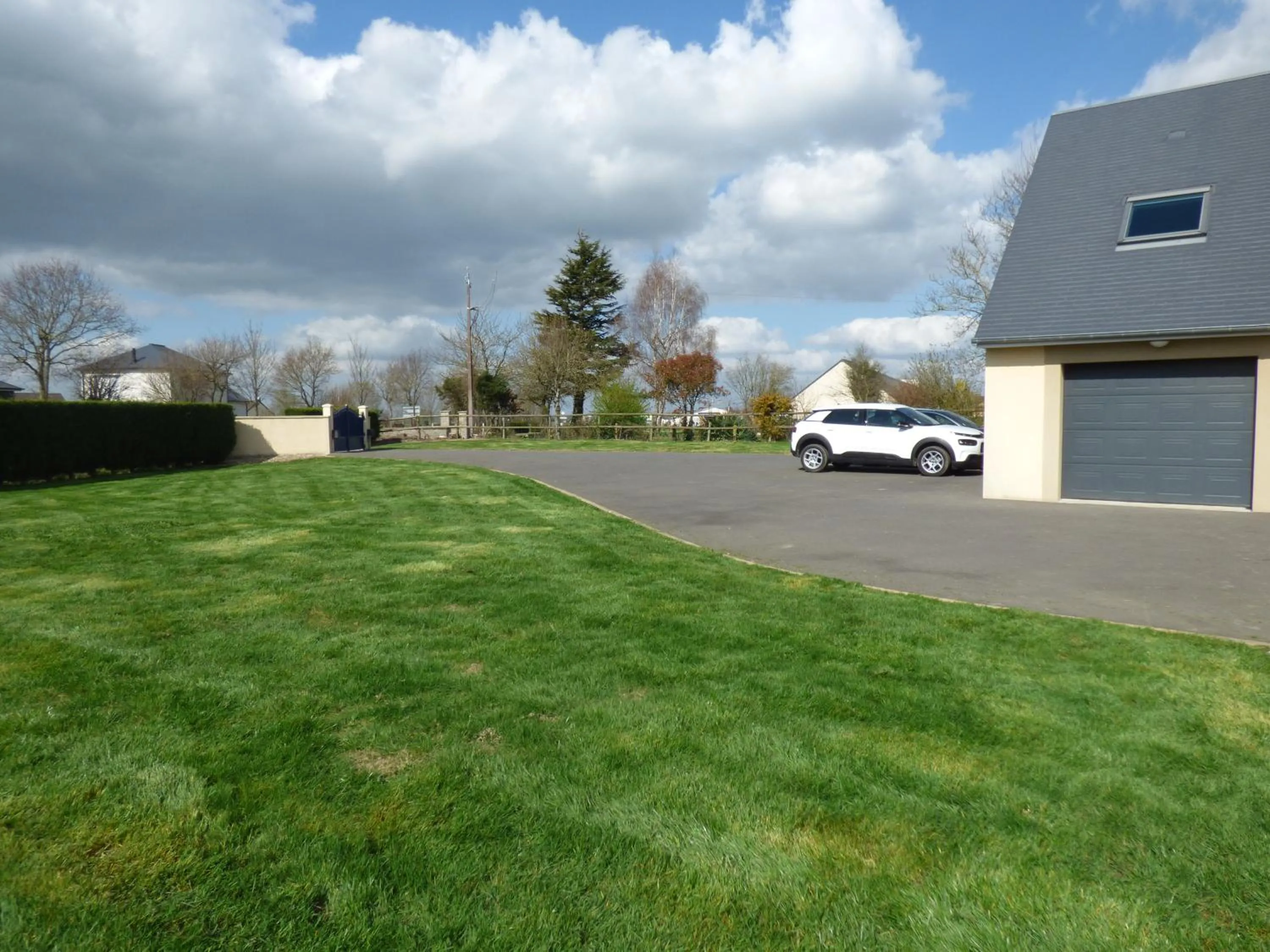 Property building in Chambre familiale proche Mont St Michel