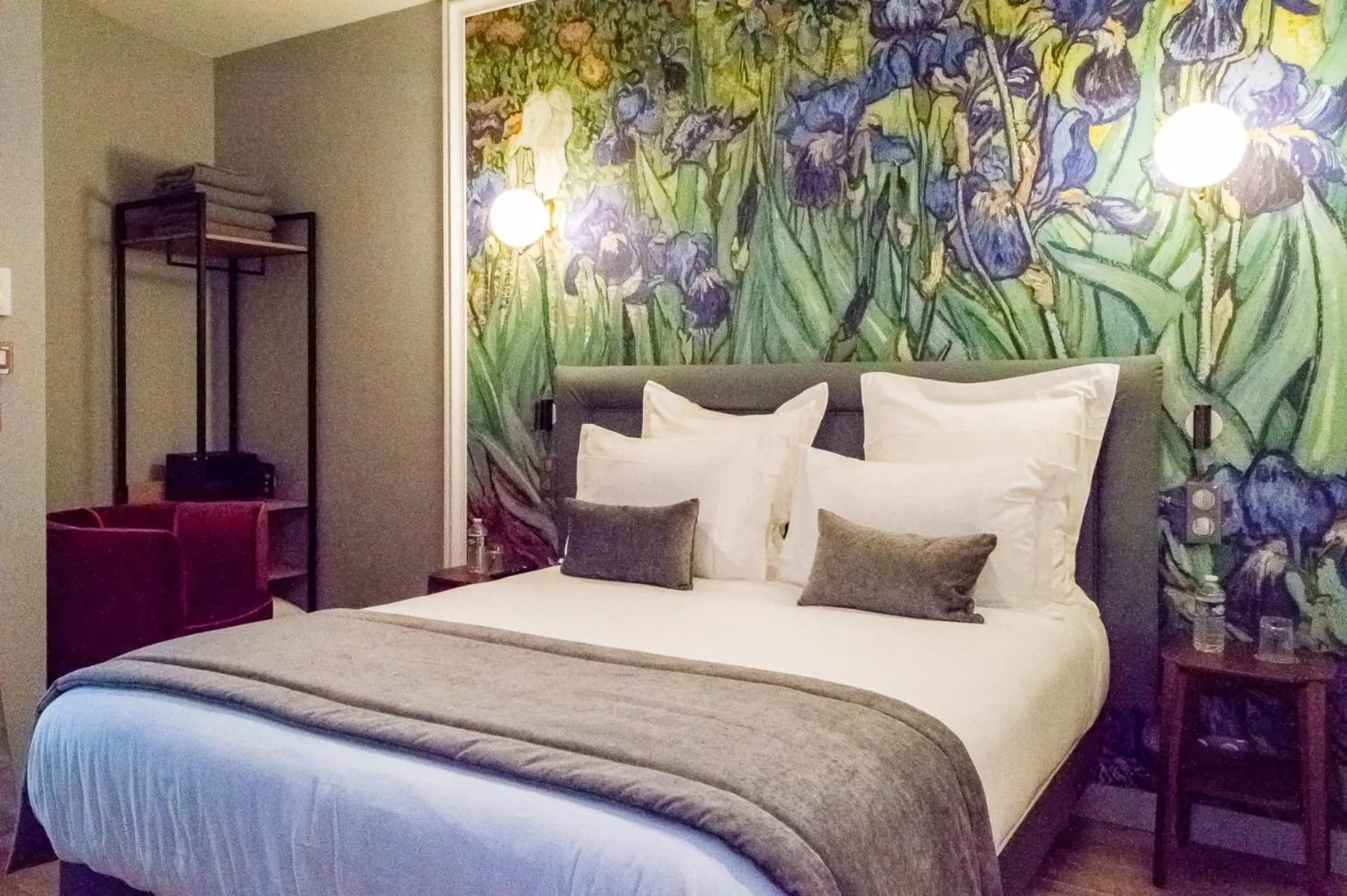 Bed in Hotel des Iris