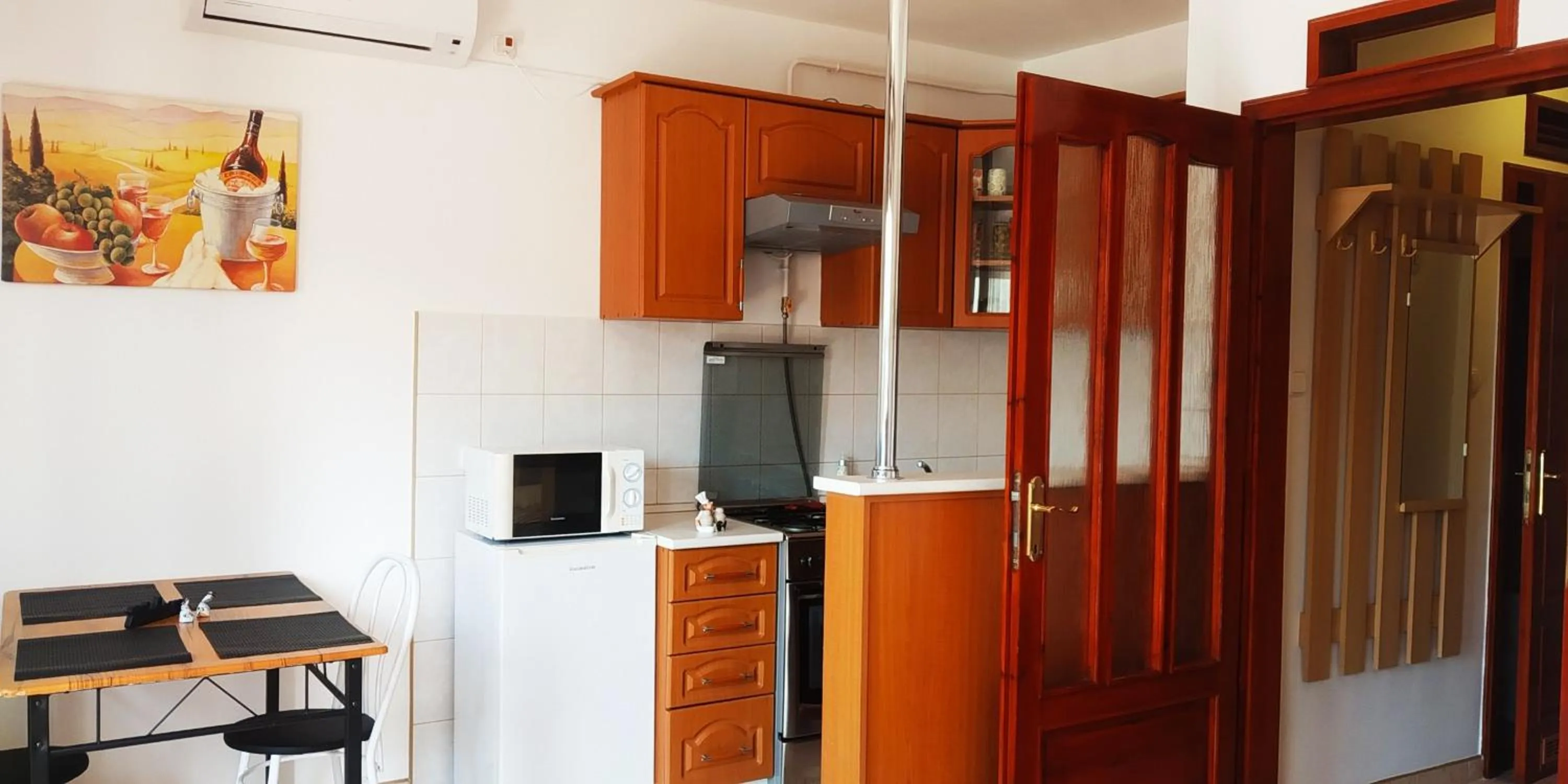 Kitchen or kitchenette in Hellasz Apartman