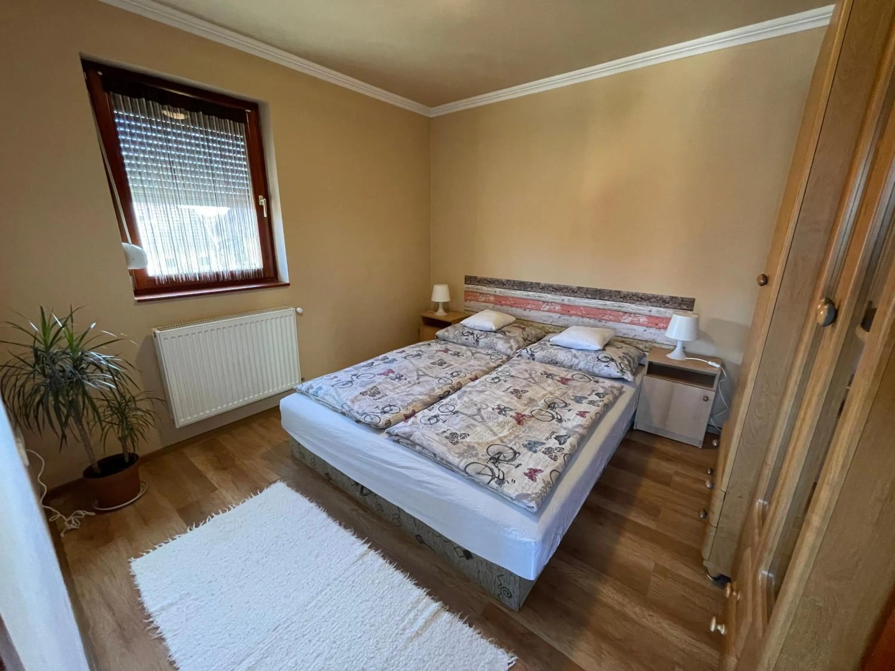 Bedroom, Bed in Hellasz Apartman