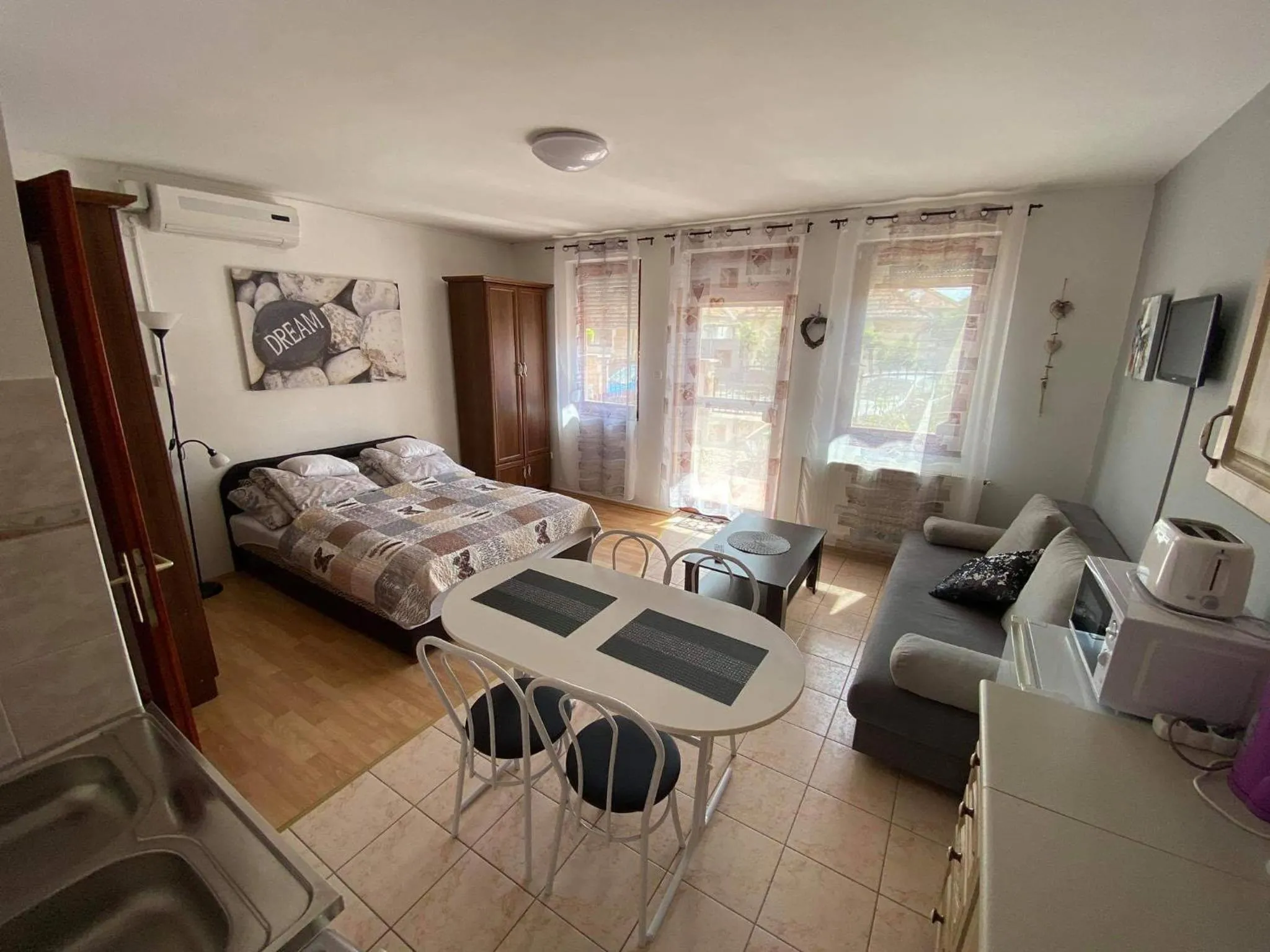 Living room, Bed in Hellasz Apartman