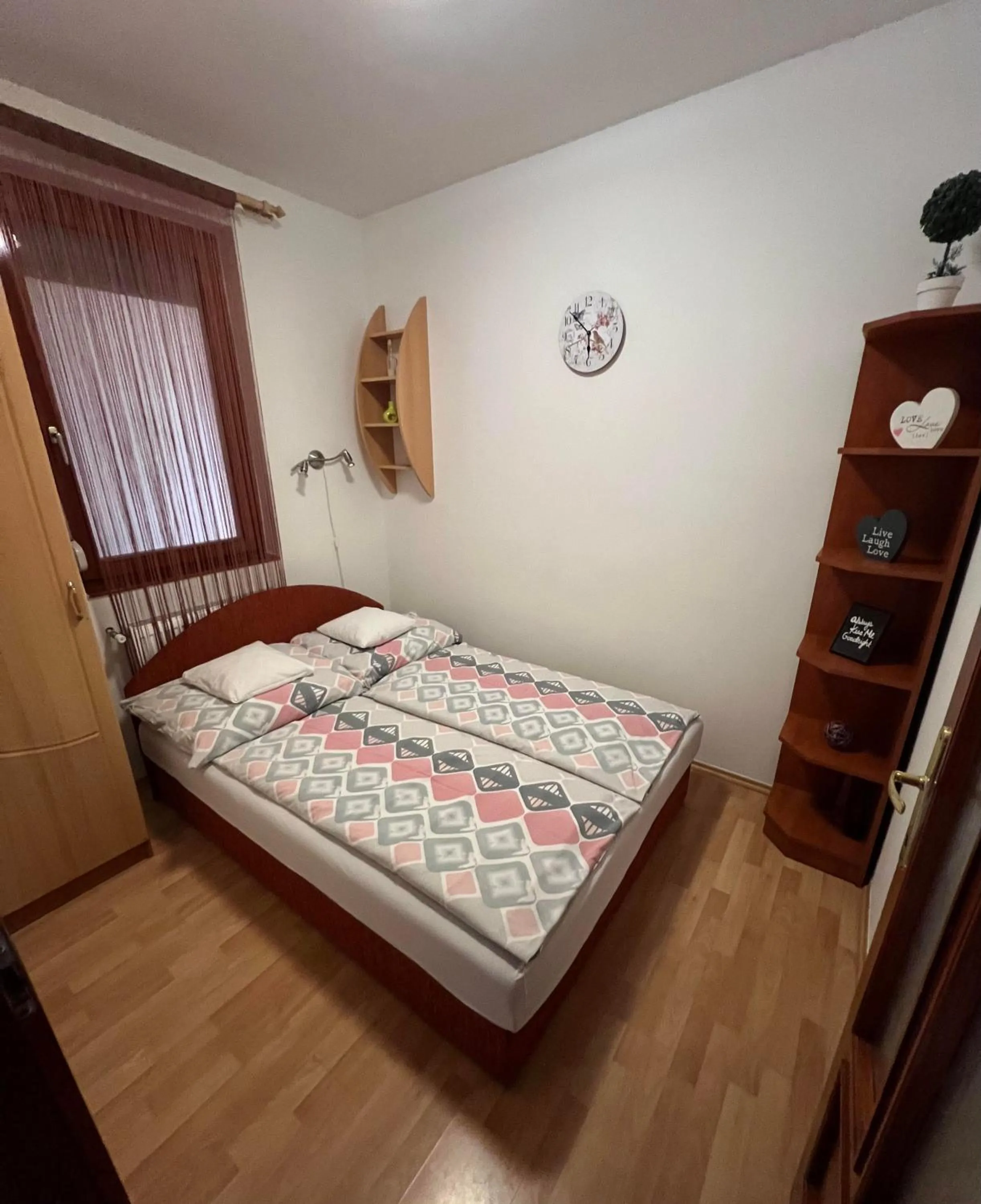Bedroom, Bed in Hellasz Apartman