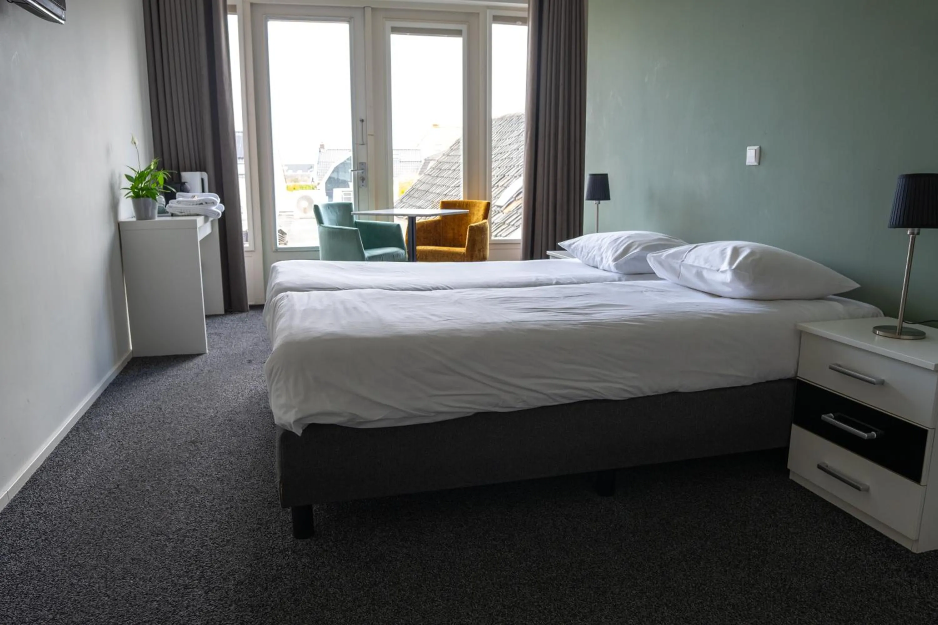 Bed in 1851 Bar - Hotel - Cinema