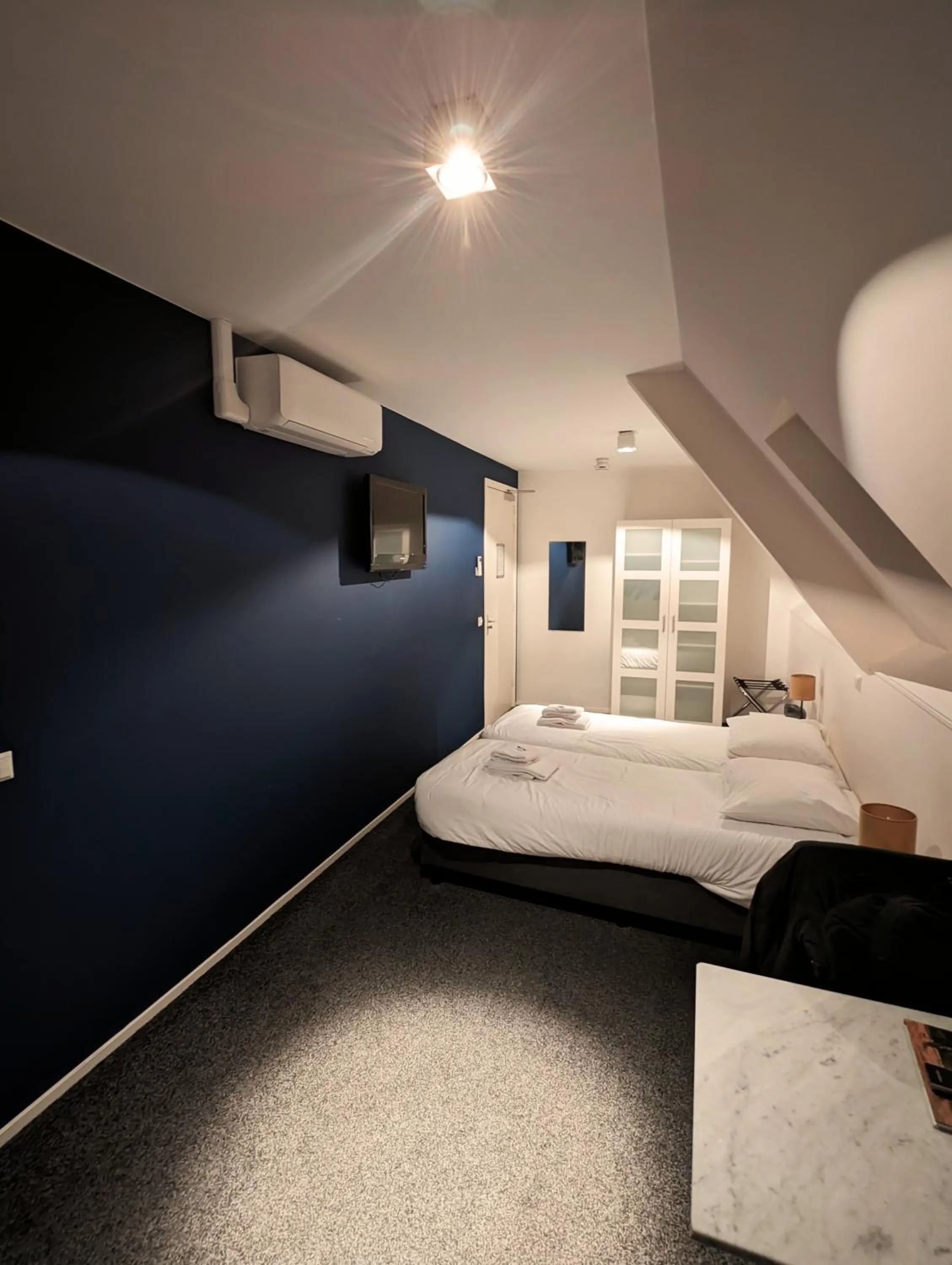 Bed in 1851 Bar - Hotel - Cinema