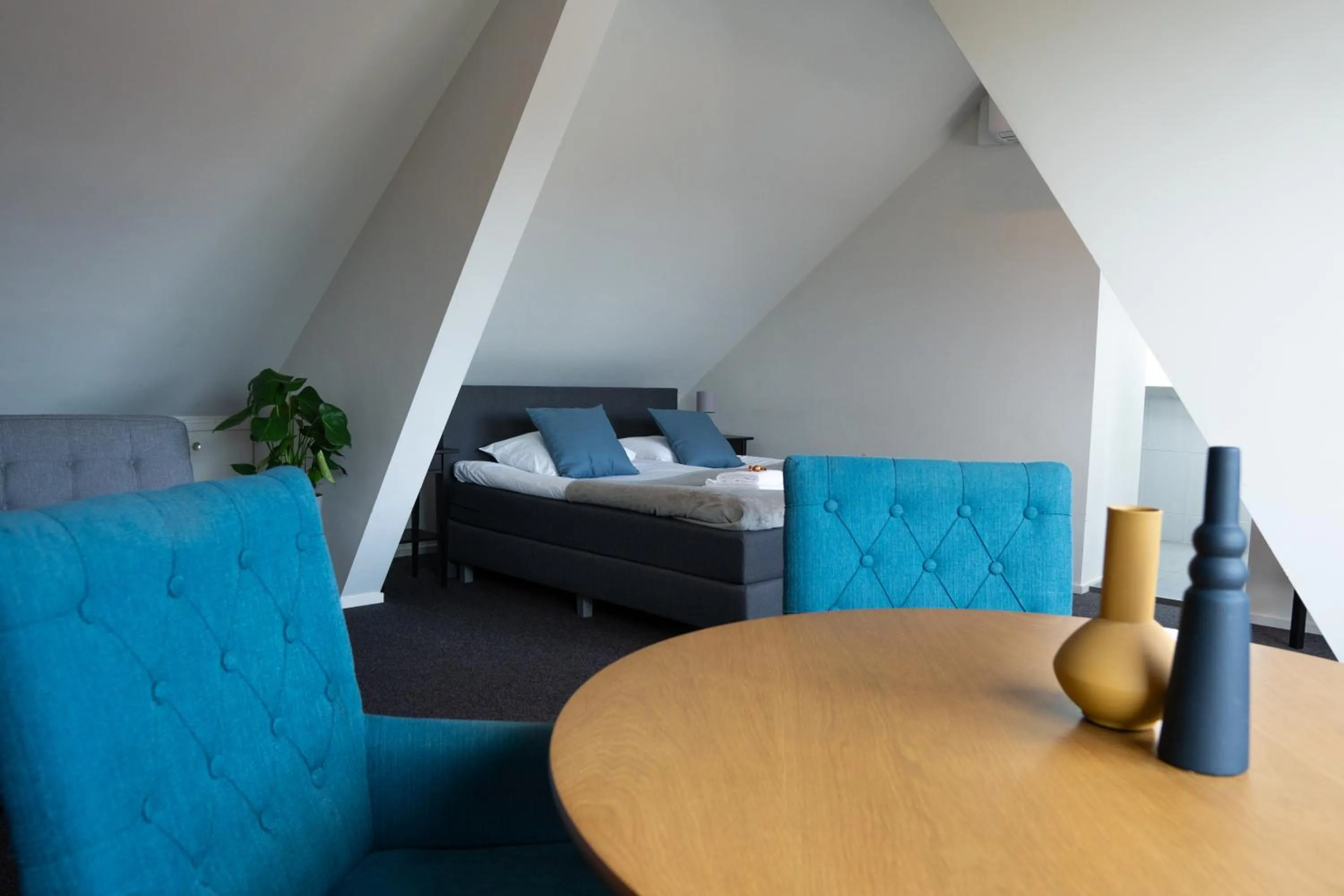 Bed in 1851 Bar - Hotel - Cinema