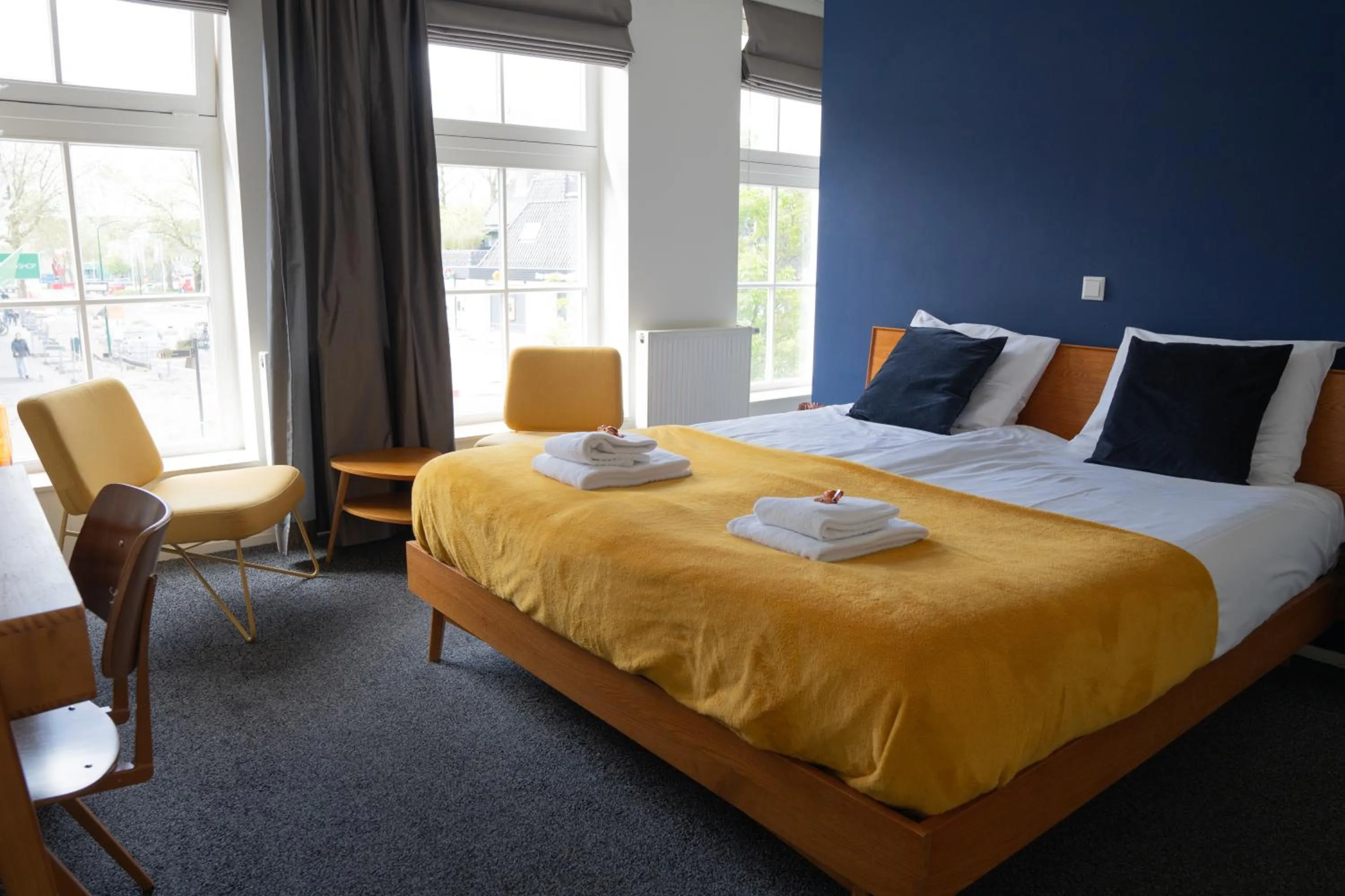 Bed in 1851 Bar - Hotel - Cinema