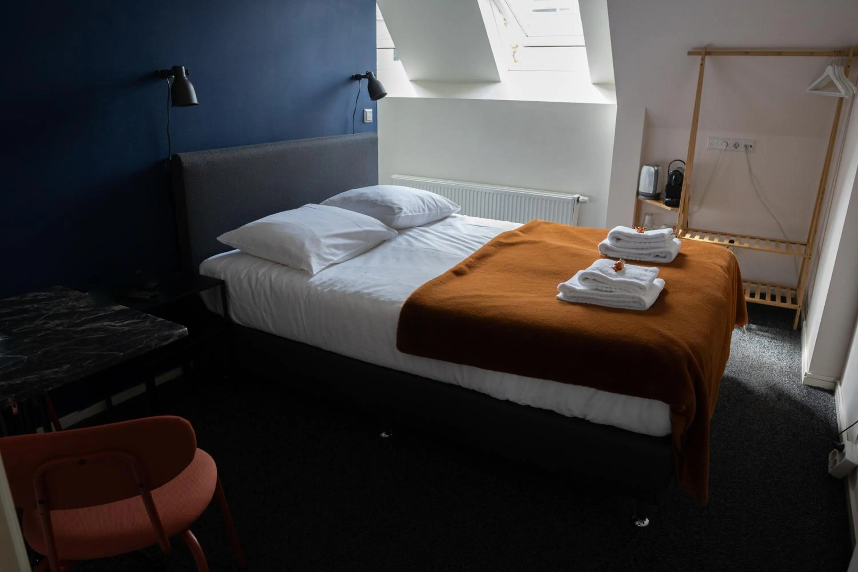 Bed in 1851 Bar - Hotel - Cinema