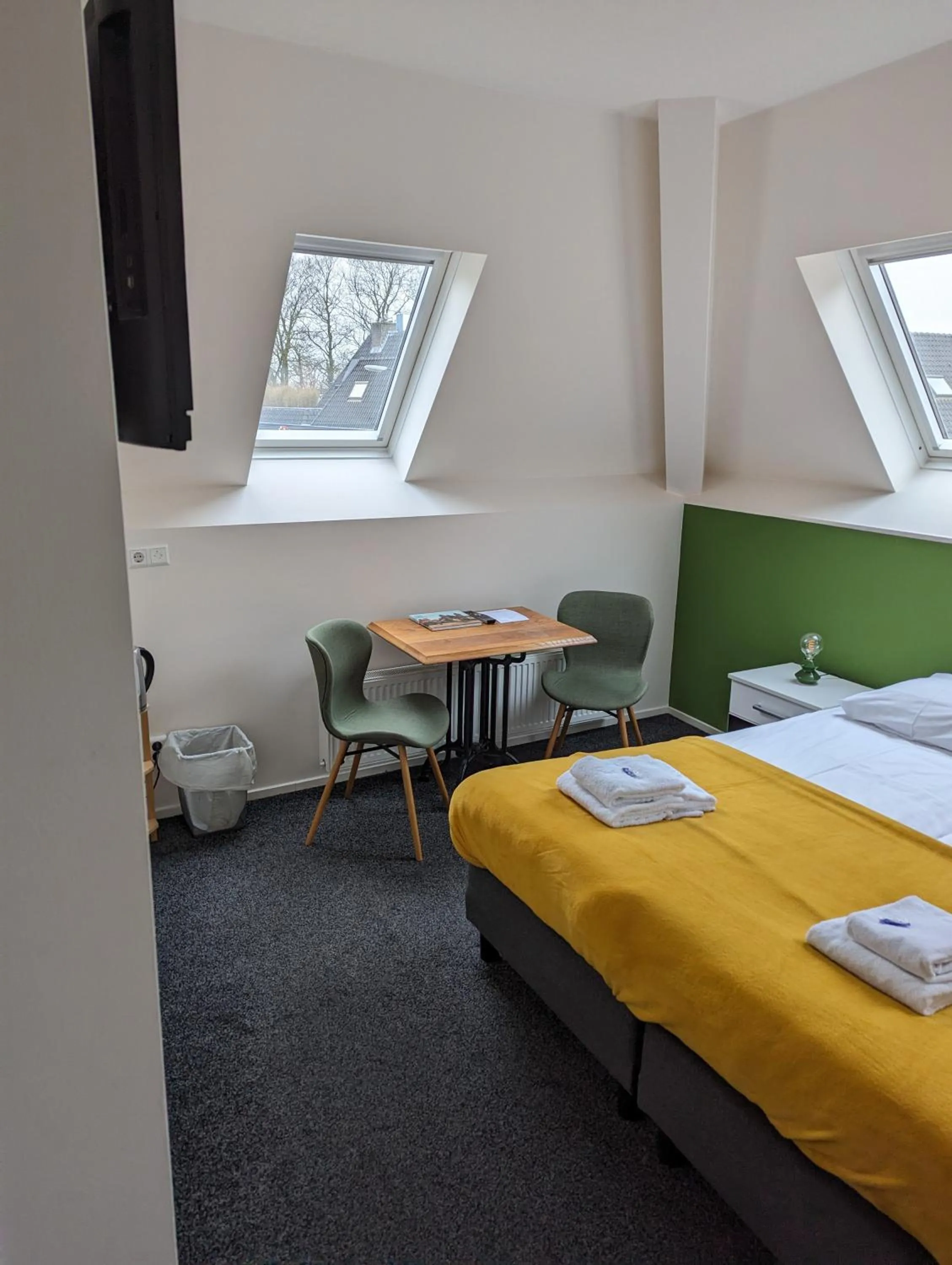 Bed in 1851 Bar - Hotel - Cinema