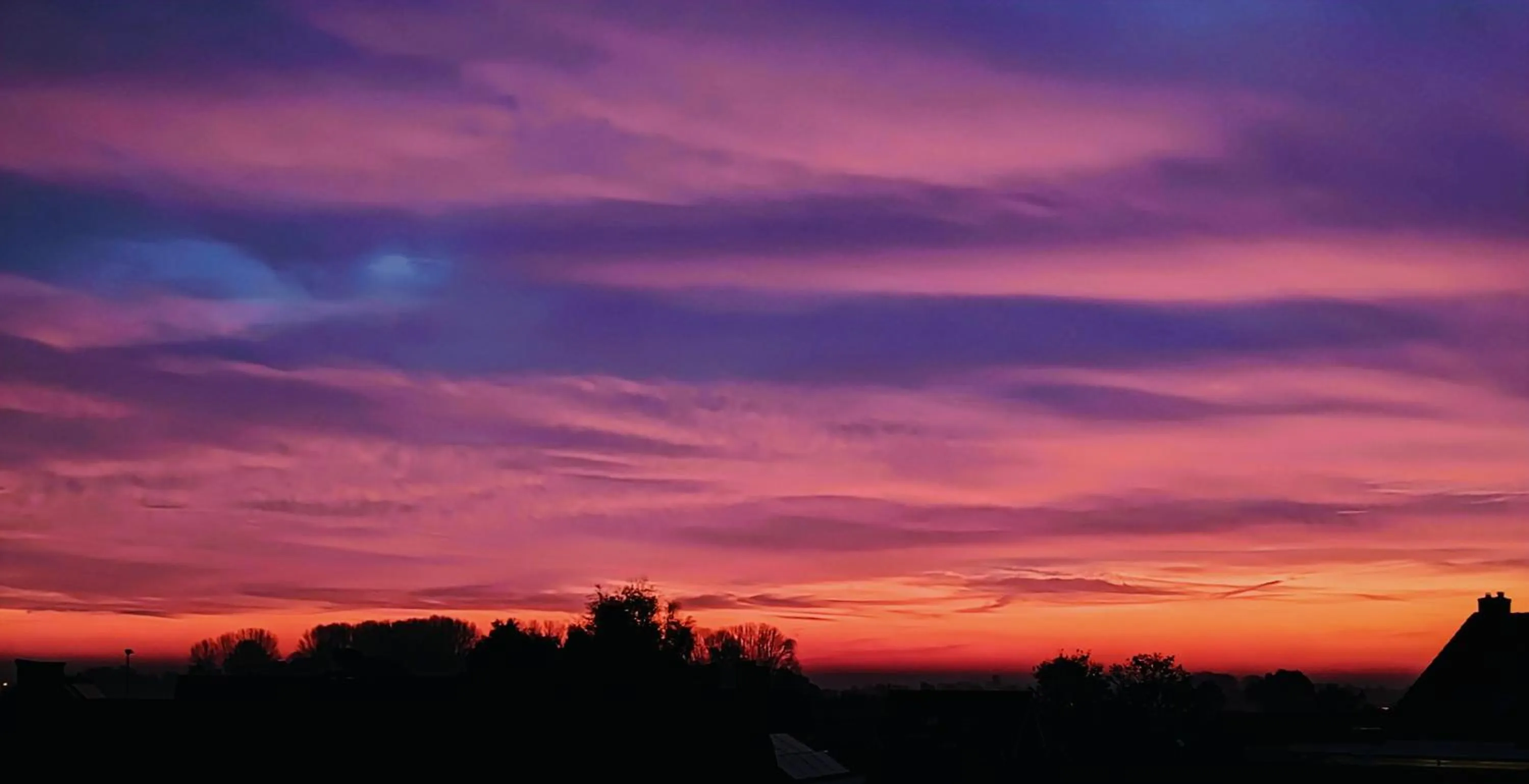 Sunrise in 1851 Bar - Hotel - Cinema