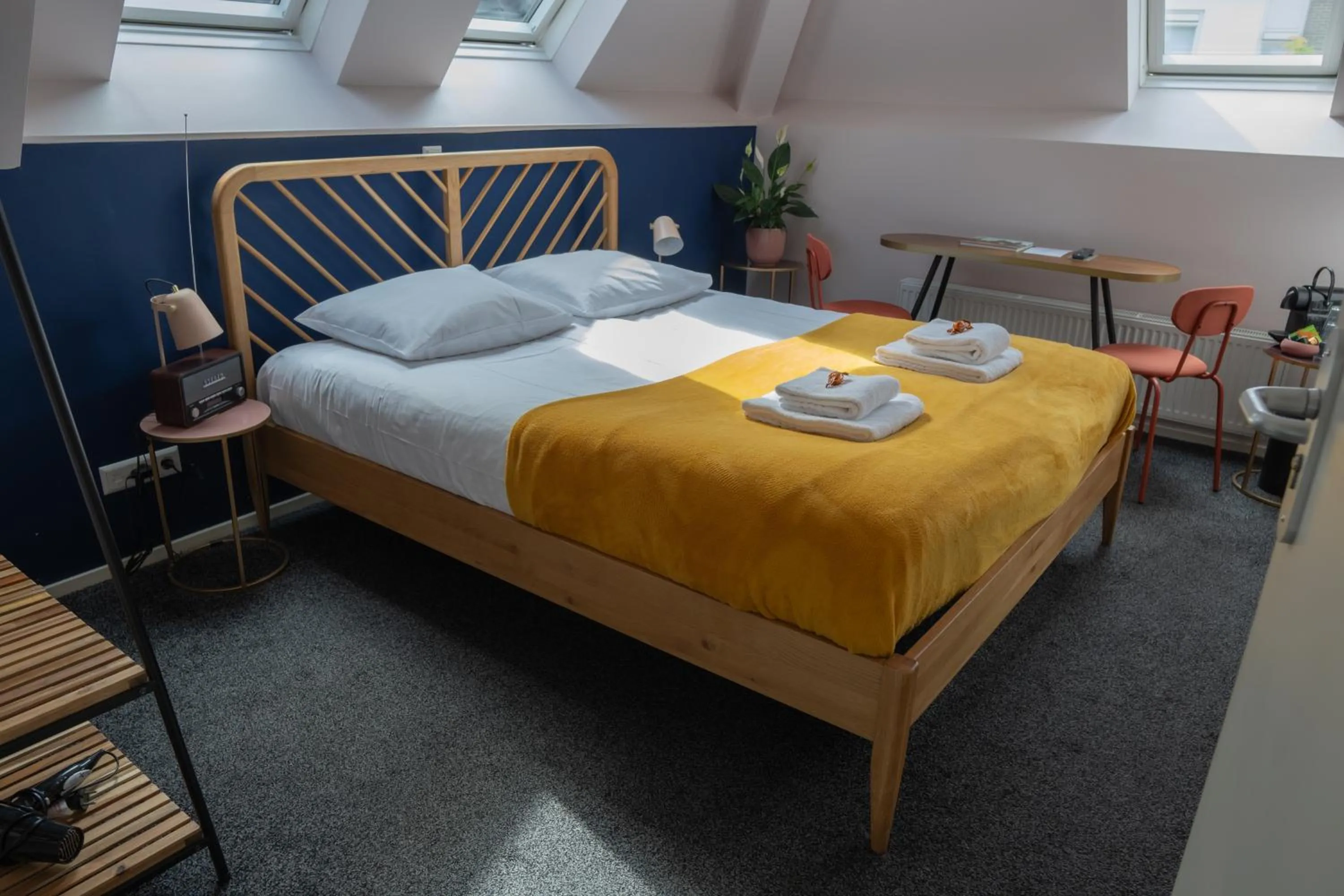 Coffee/tea facilities, Bed in 1851 Bar - Hotel - Cinema