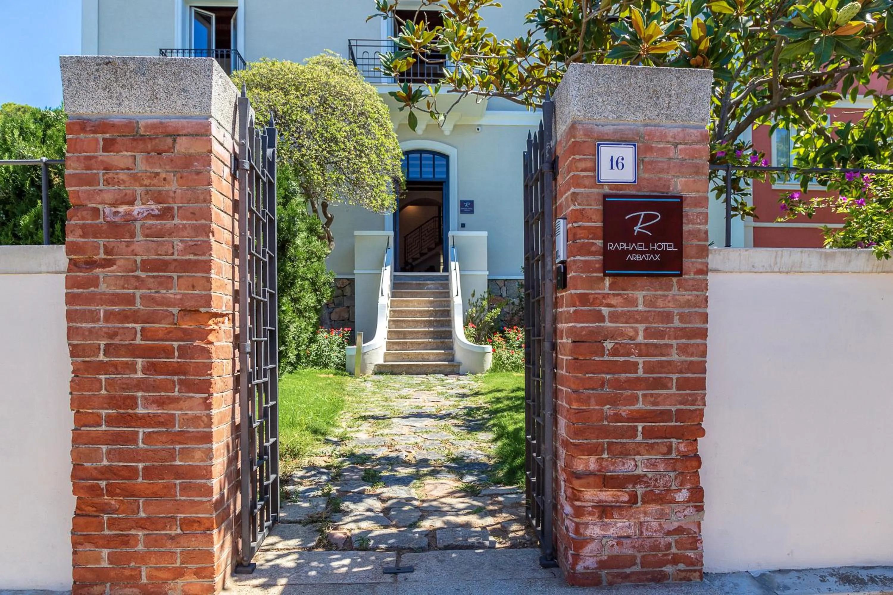 Facade/entrance in Raphael Hotel Arbatax