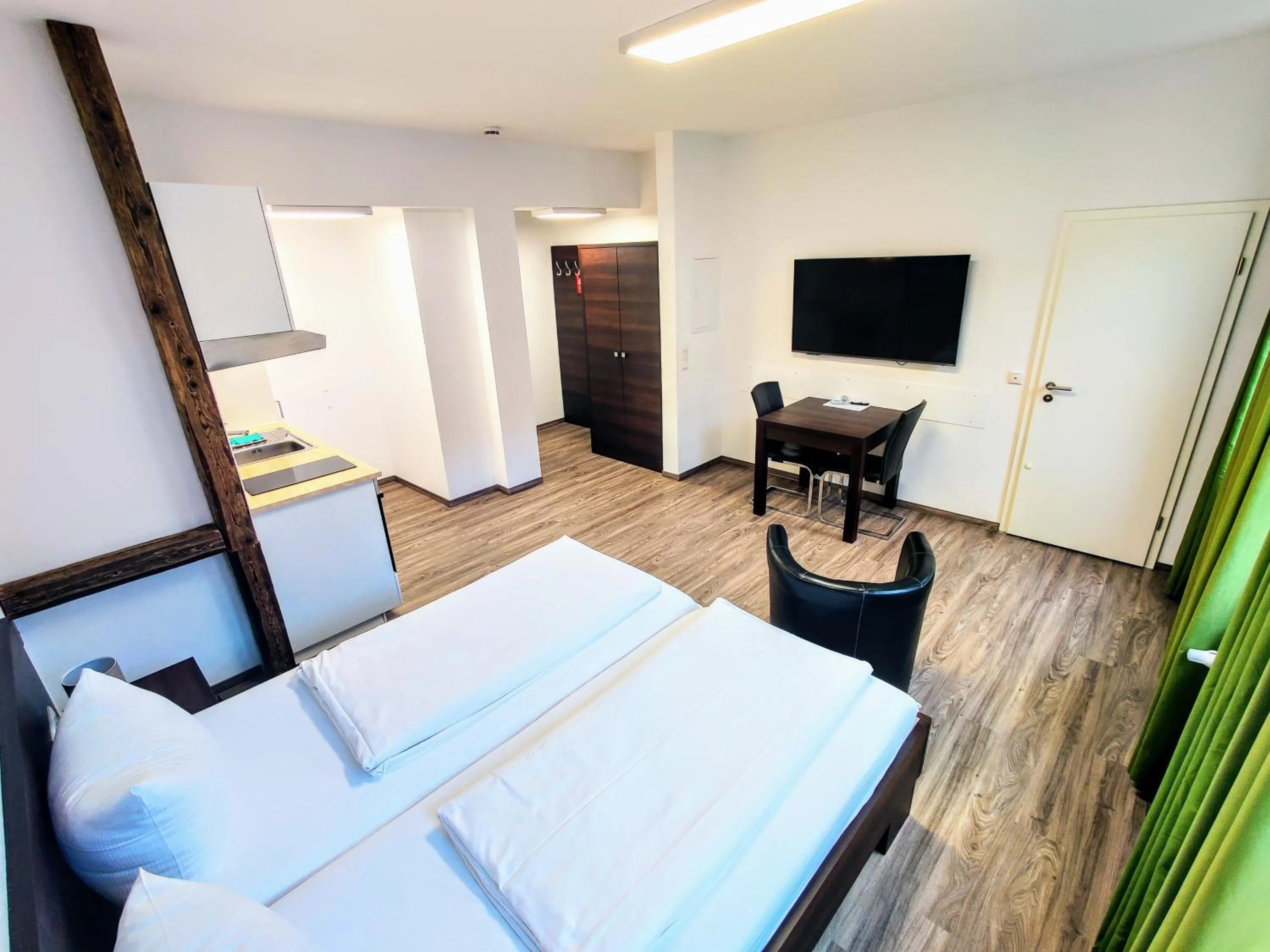 Bedroom, Bed in Boardinghouse - Stadtvilla Budget