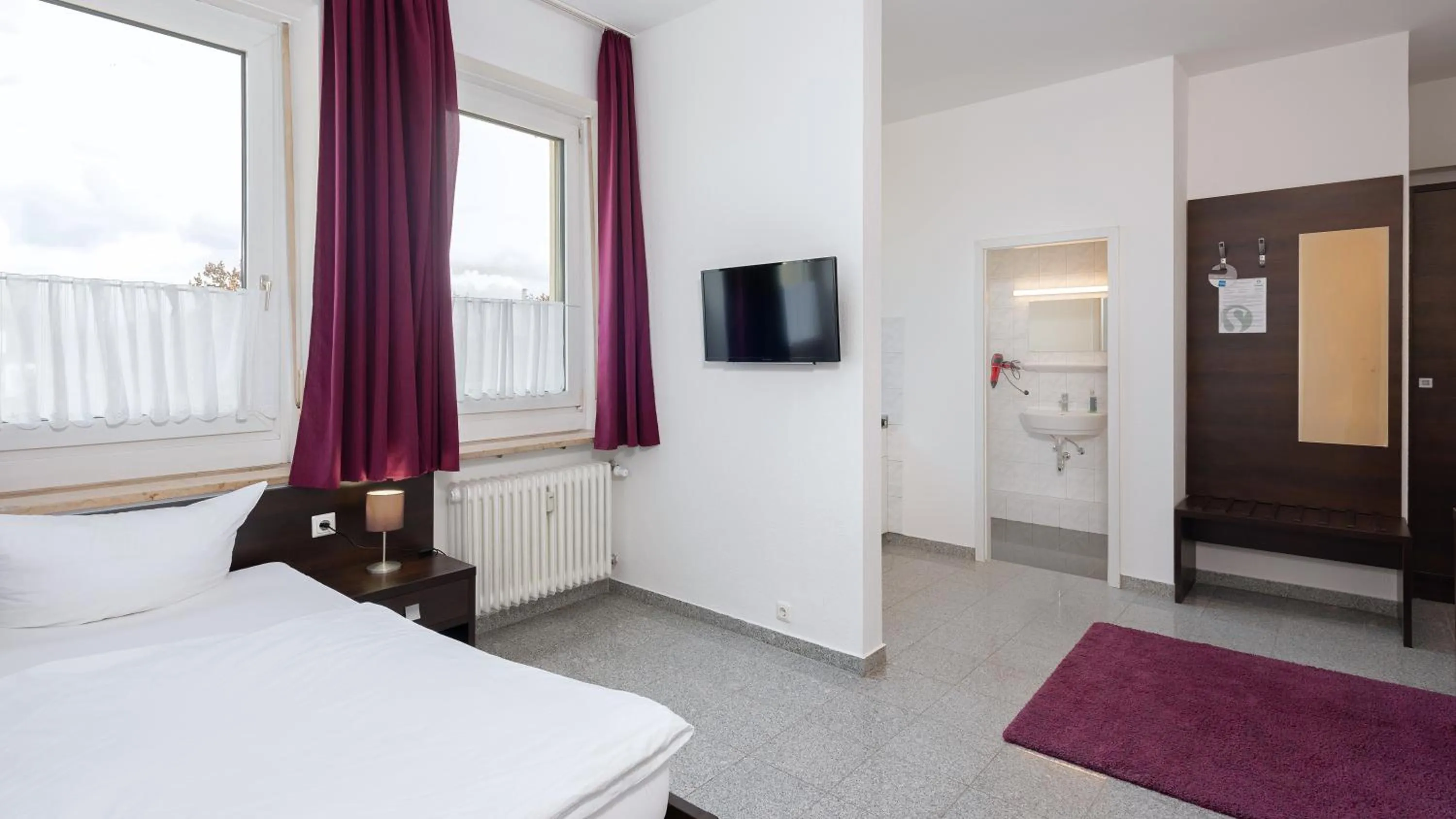 Bedroom, Bed in Boardinghouse - Stadtvilla Budget