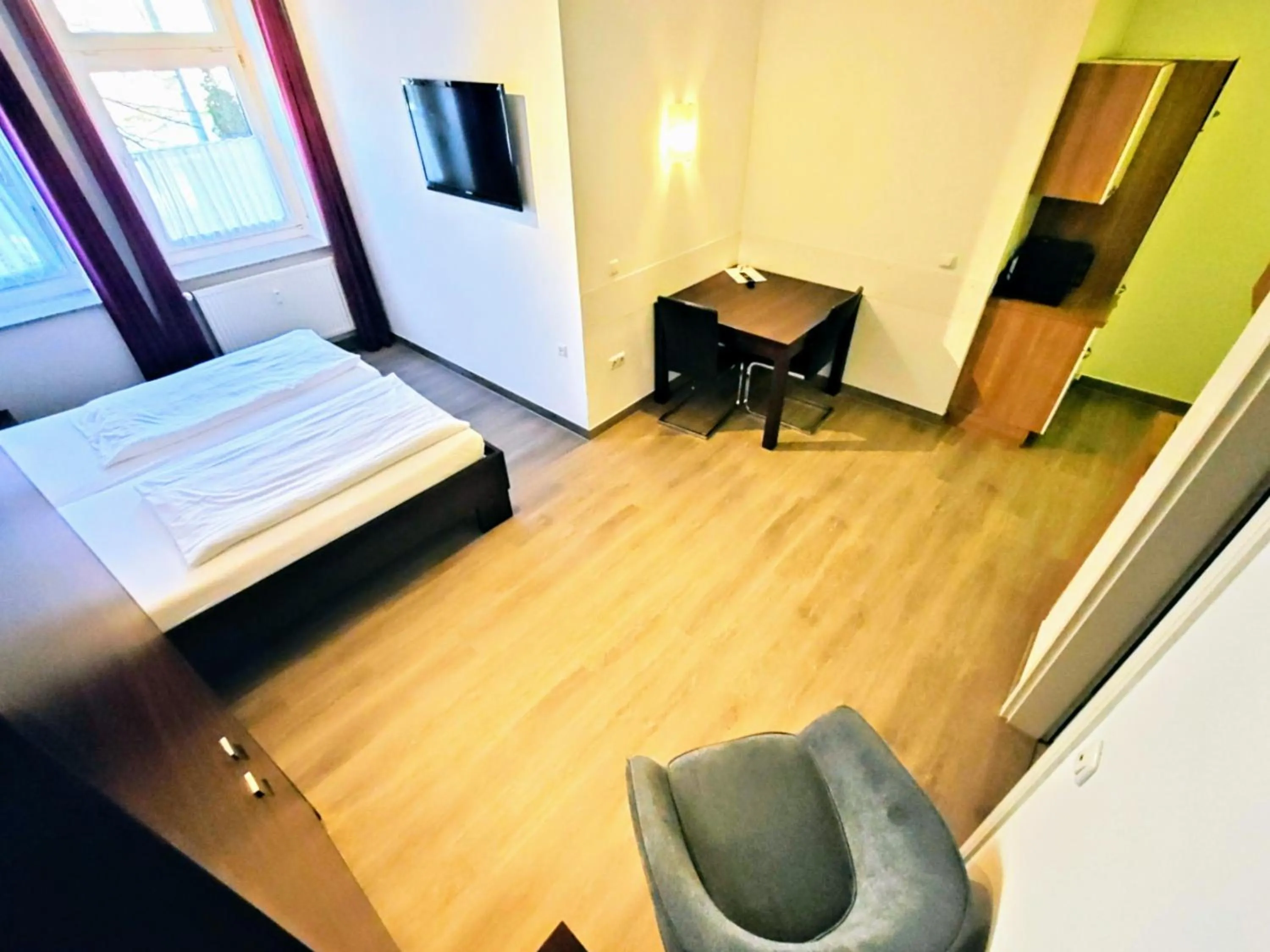 Seating area, Bed in Boardinghouse - Stadtvilla Budget