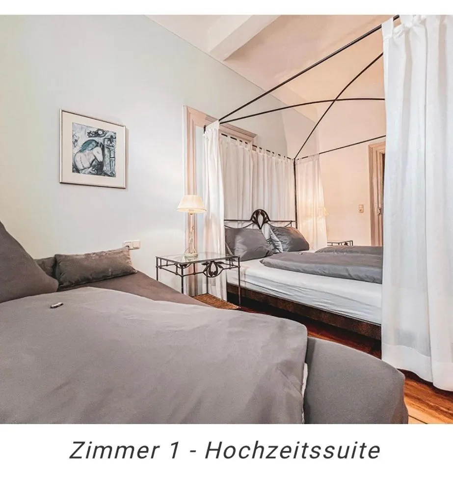 Bed in Hotel Weinstube am Markt