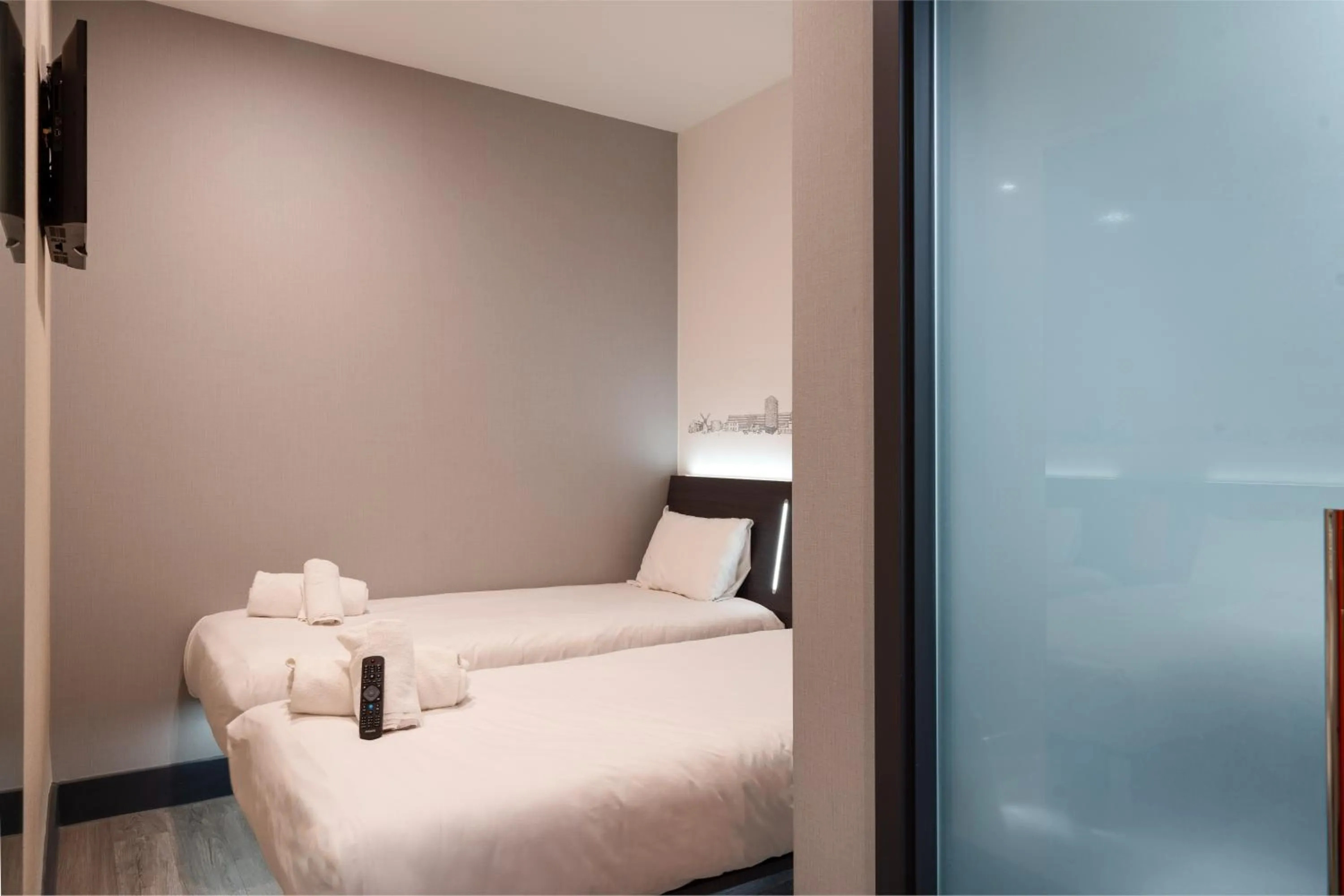 Bedroom, Bed in easyHotel Milton Keynes