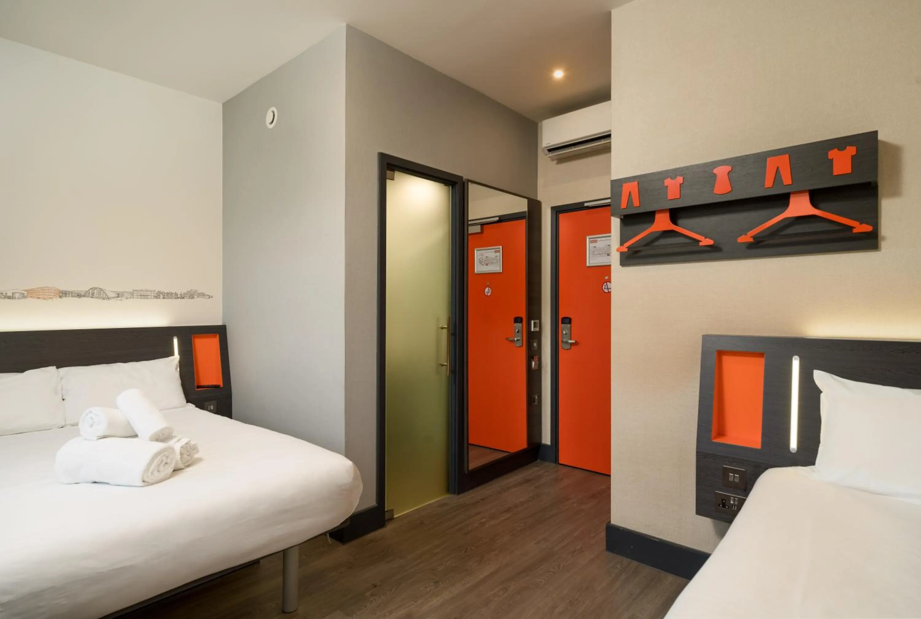 Family, Bed in easyHotel Milton Keynes