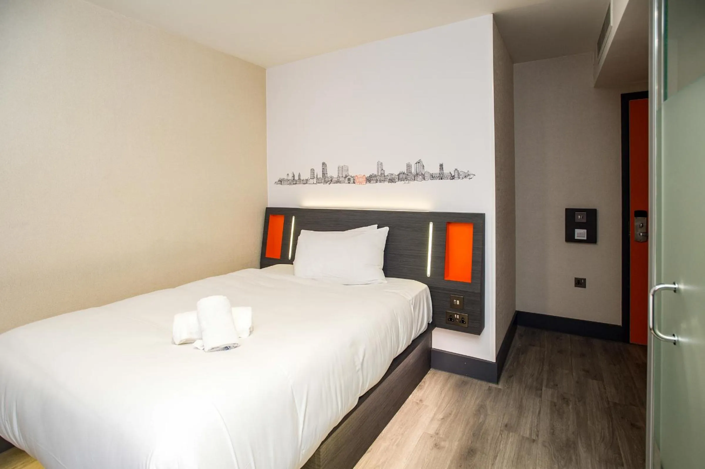 Bedroom, Bed in easyHotel Milton Keynes