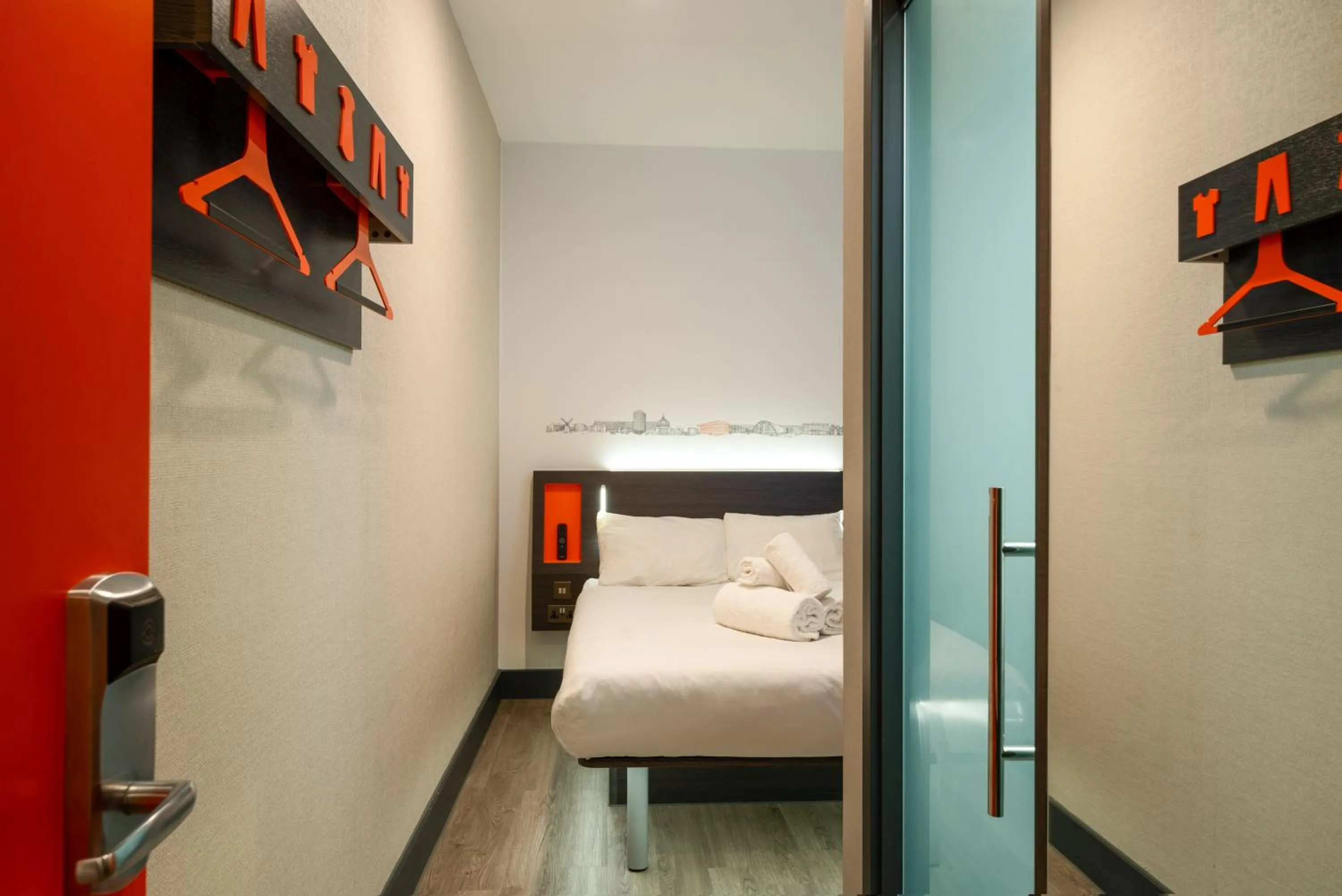 Bedroom, Bed in easyHotel Milton Keynes