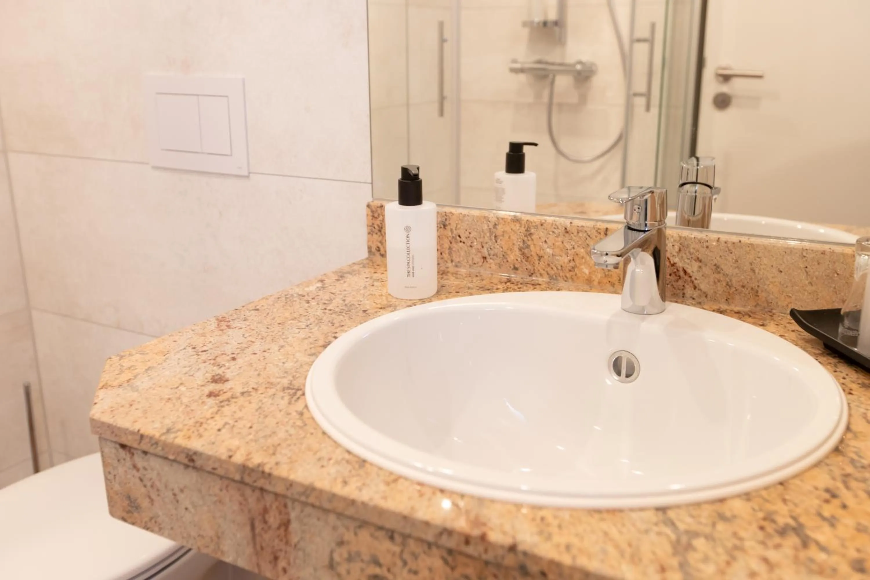 Shower in Hotel Gasthof Gose