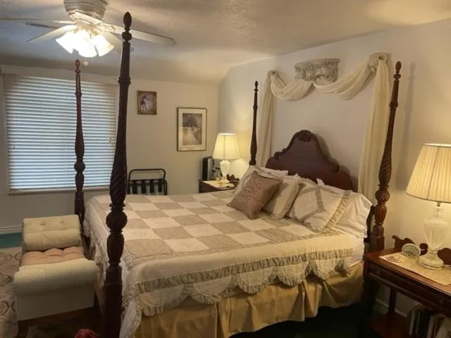 Bed in Novel House Inn at Zion