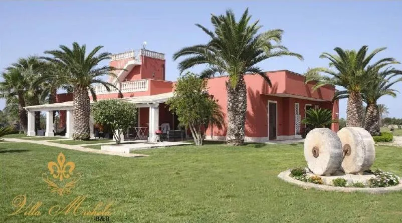 Property building in Bed & Breakfast Villa Michela Alezio