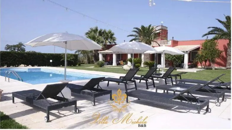 Swimming pool in Bed & Breakfast Villa Michela Alezio