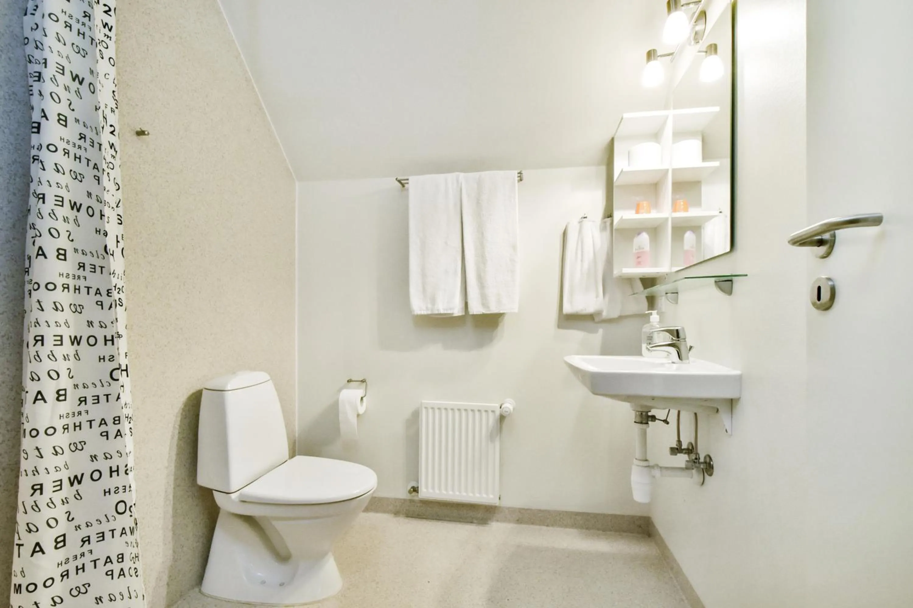 Bathroom in Skjoldbjerg Garnihotel