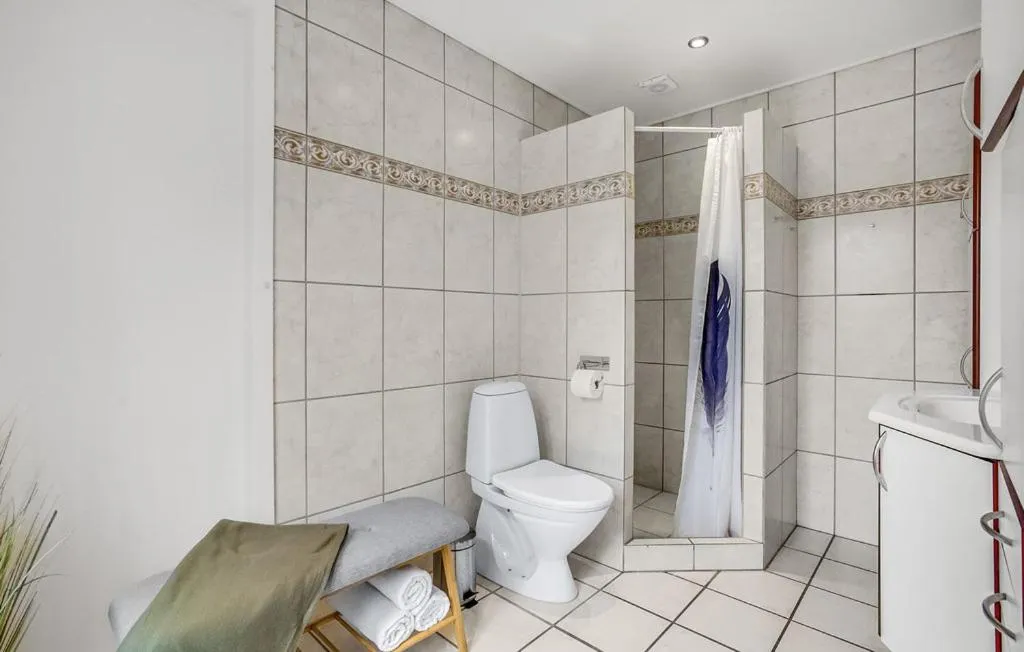 Toilet in Skjoldbjerg Garnihotel