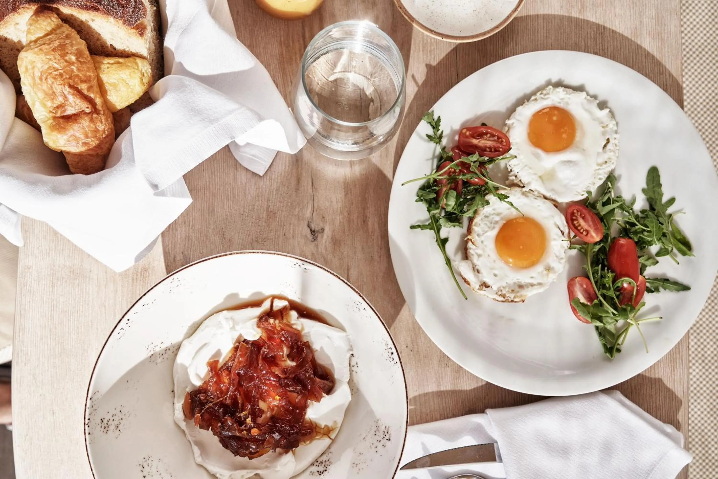 Food and drinks in Volcano Luxury Suites Milos - Adults Only