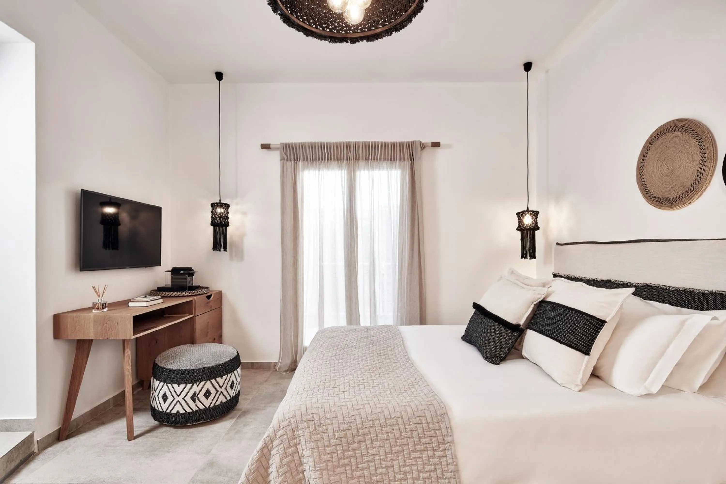 TV and multimedia, Bed in Volcano Luxury Suites Milos - Adults Only