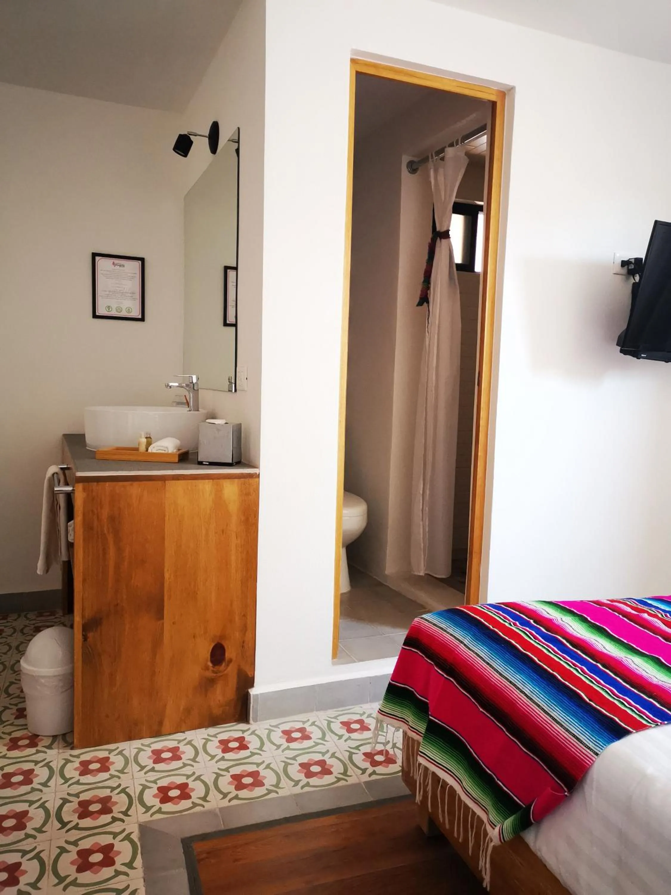 Toilet, Bed in Santa Josefita B&B