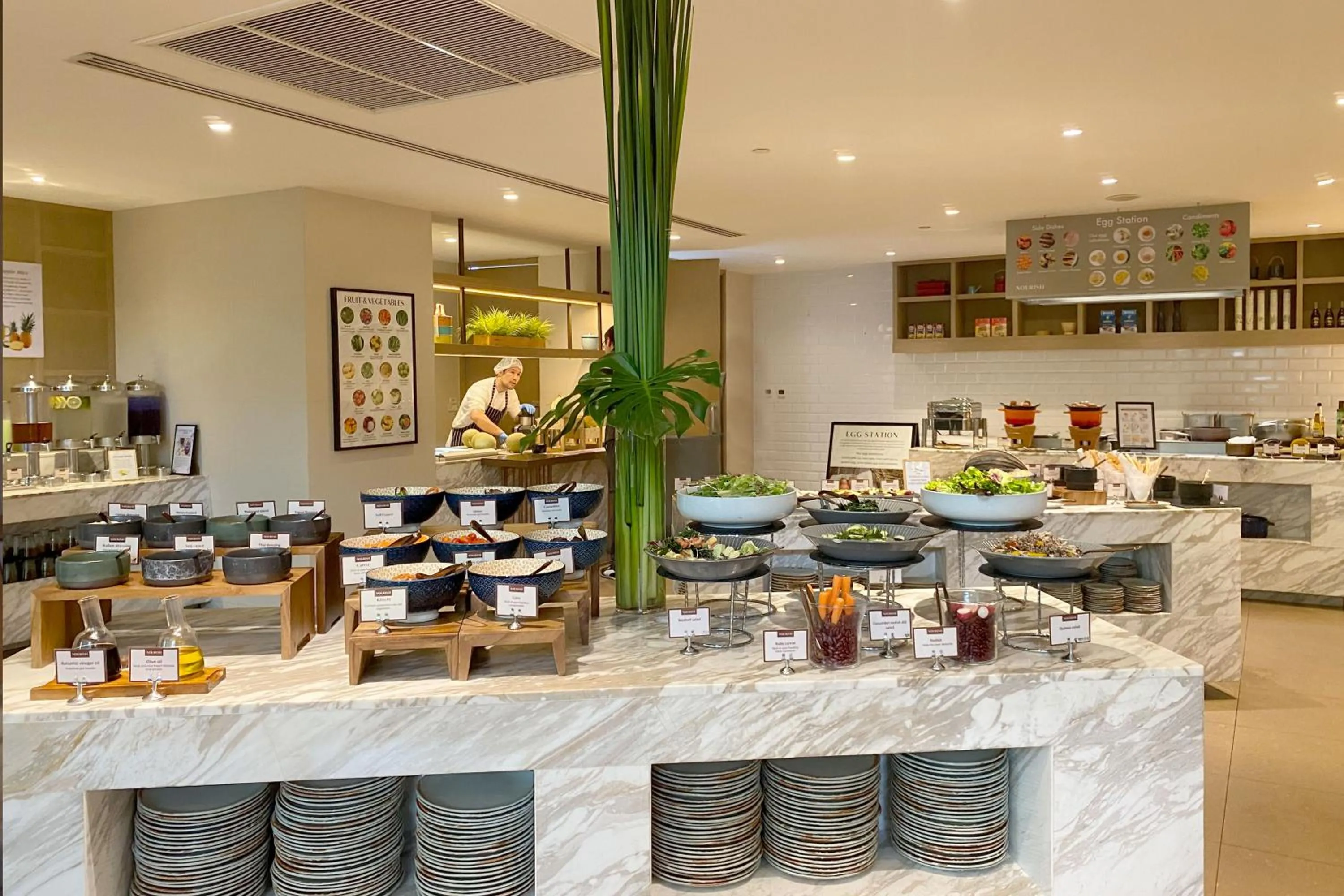 Restaurant/places to eat in Mövenpick BDMS Wellness Resort Bangkok