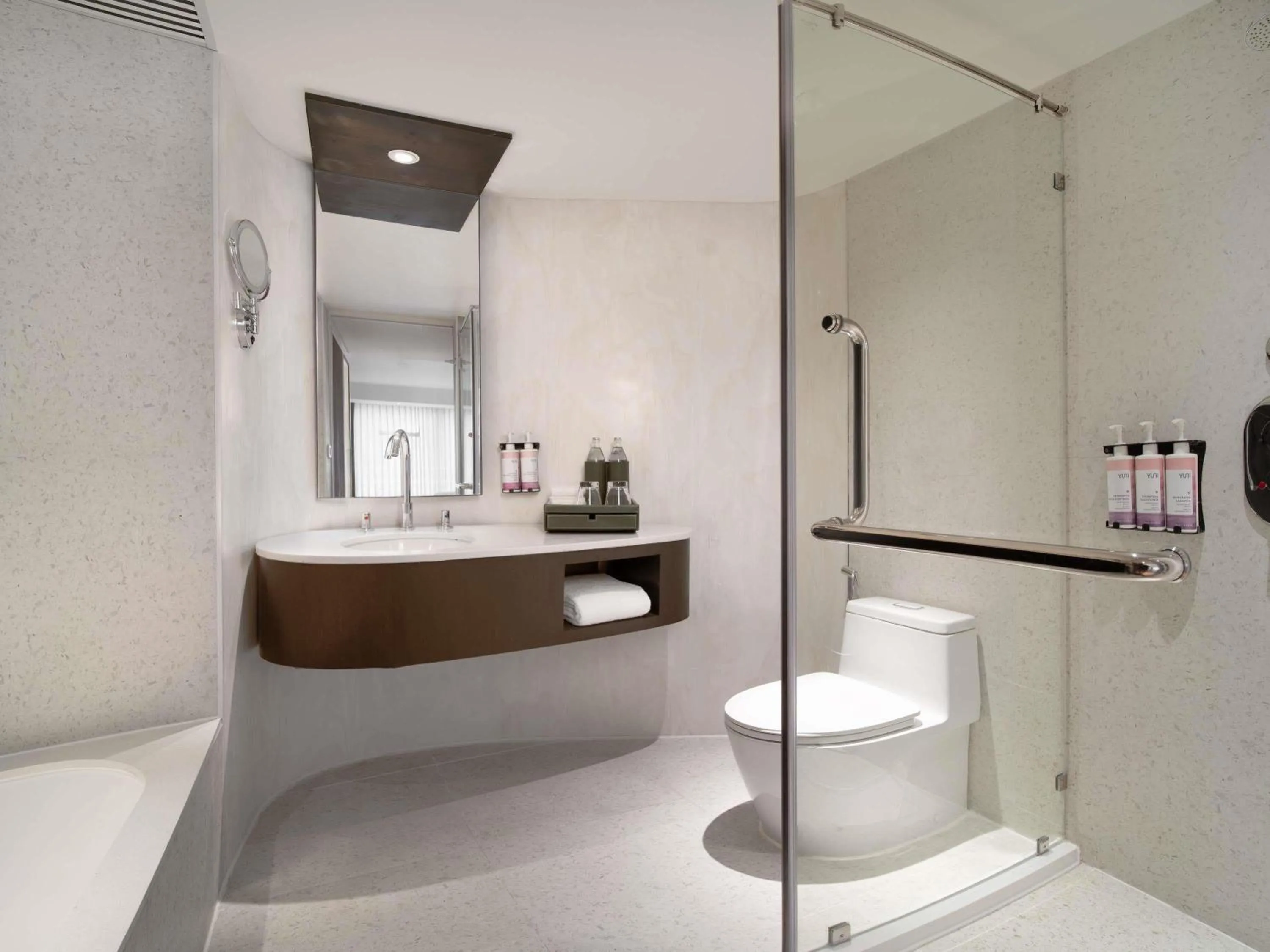 Bedroom in Mövenpick BDMS Wellness Resort Bangkok