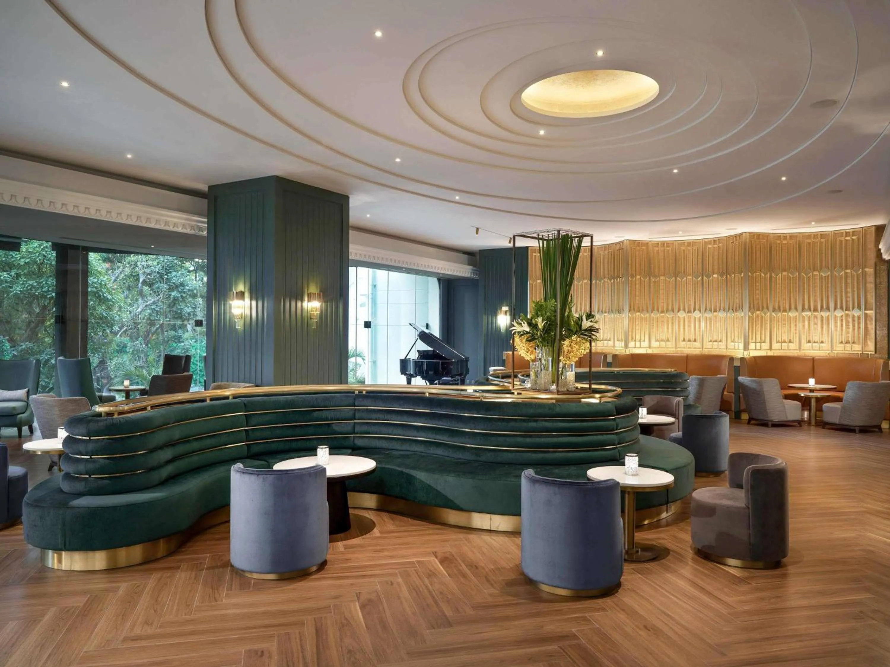 Lounge or bar in Mövenpick BDMS Wellness Resort Bangkok