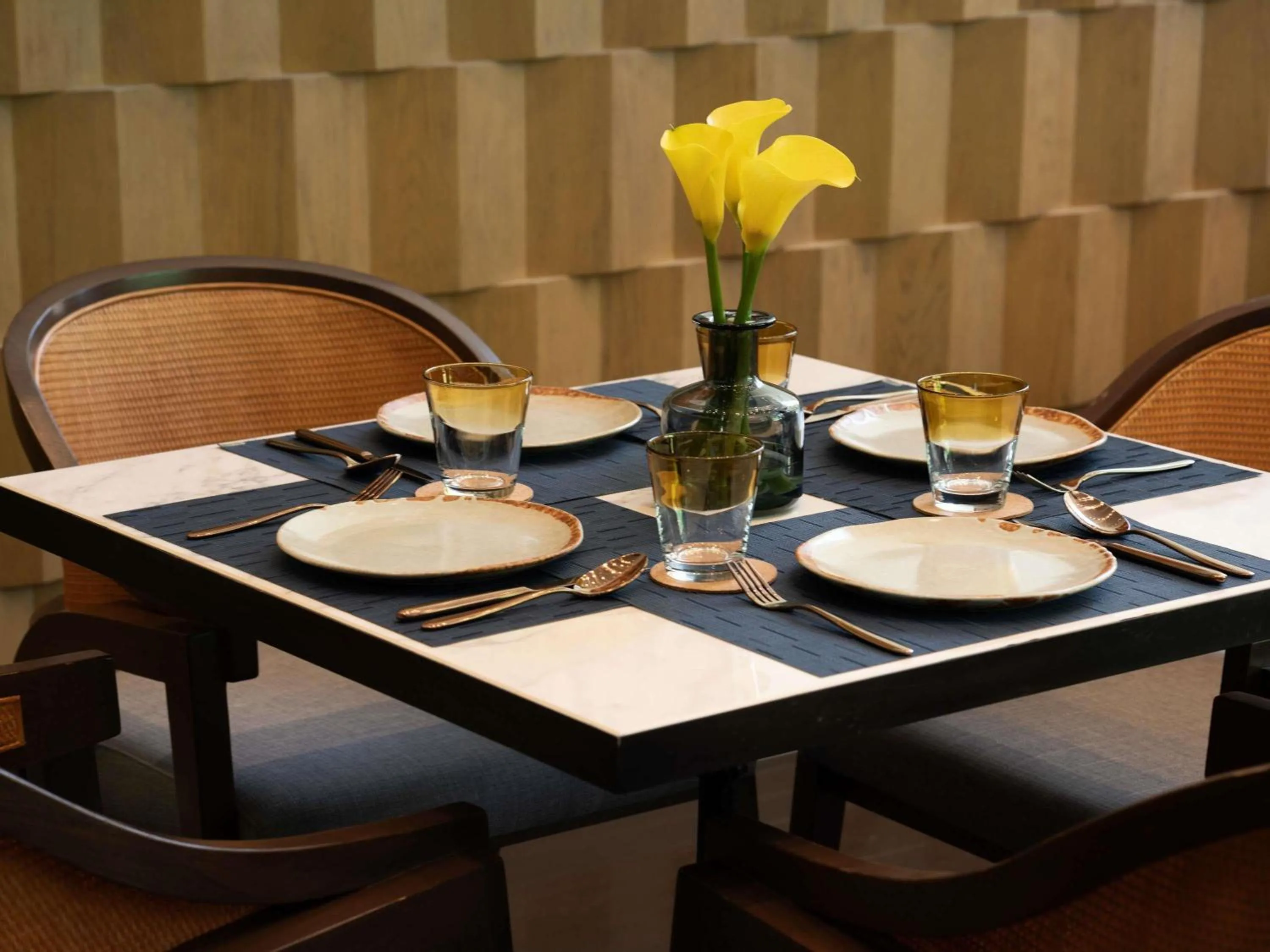 Restaurant/places to eat in Mövenpick BDMS Wellness Resort Bangkok