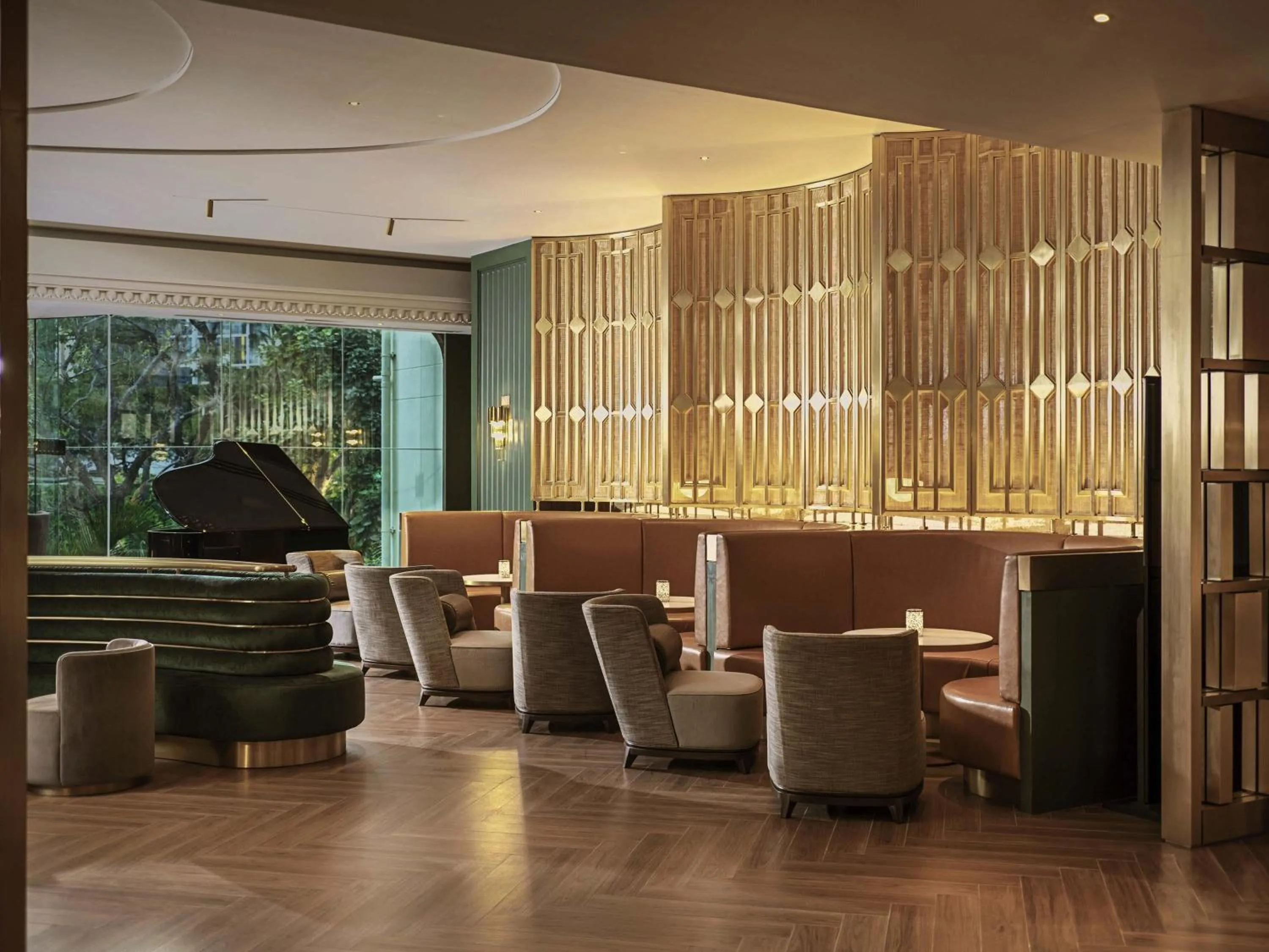 Lounge or bar in Mövenpick BDMS Wellness Resort Bangkok