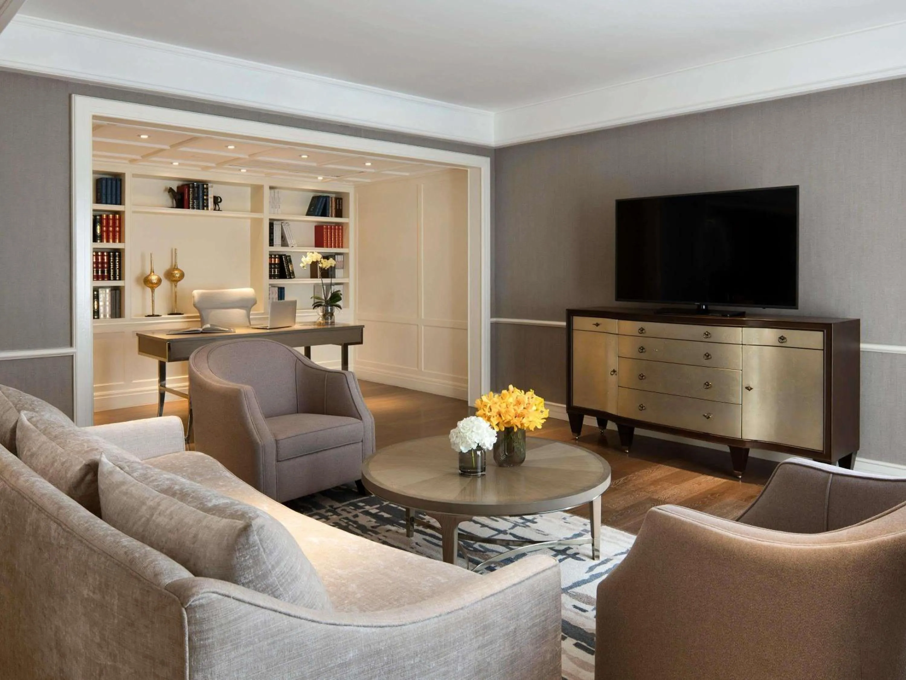 Bedroom in Mövenpick BDMS Wellness Resort Bangkok