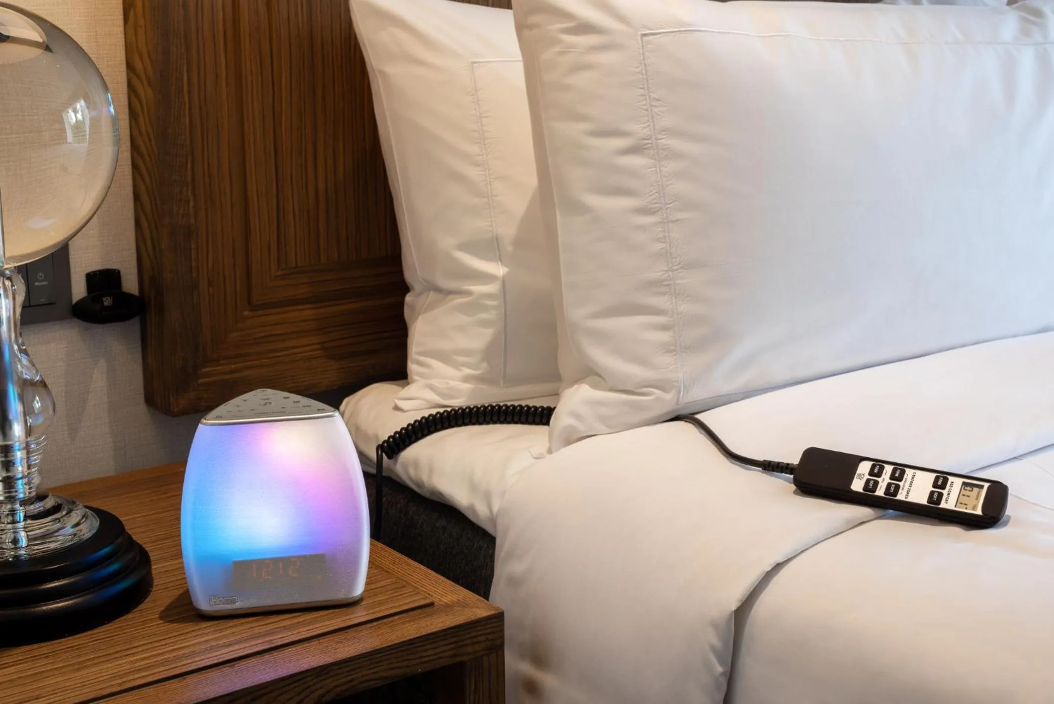 Bed in Mövenpick BDMS Wellness Resort Bangkok