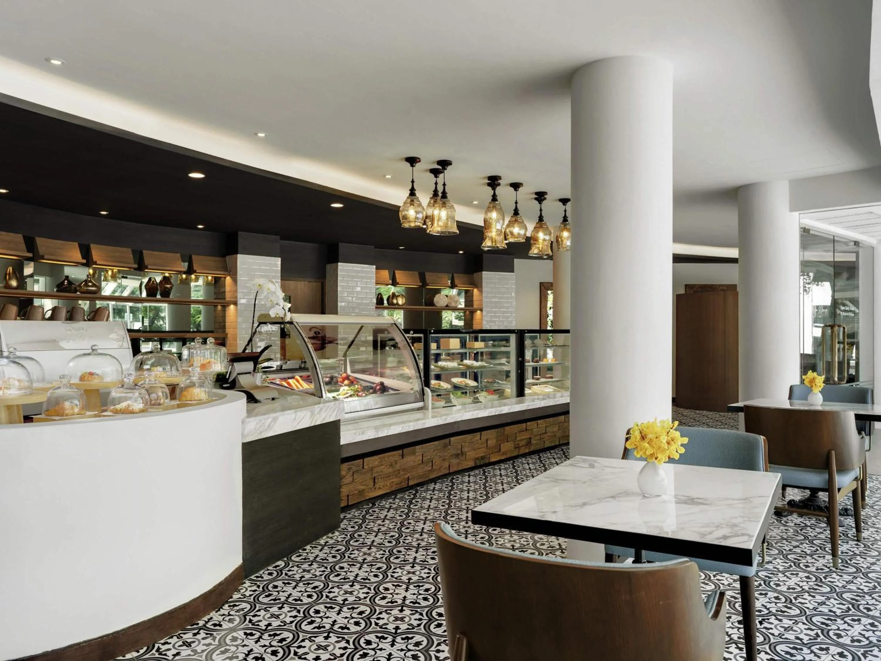 Restaurant/places to eat in Mövenpick BDMS Wellness Resort Bangkok