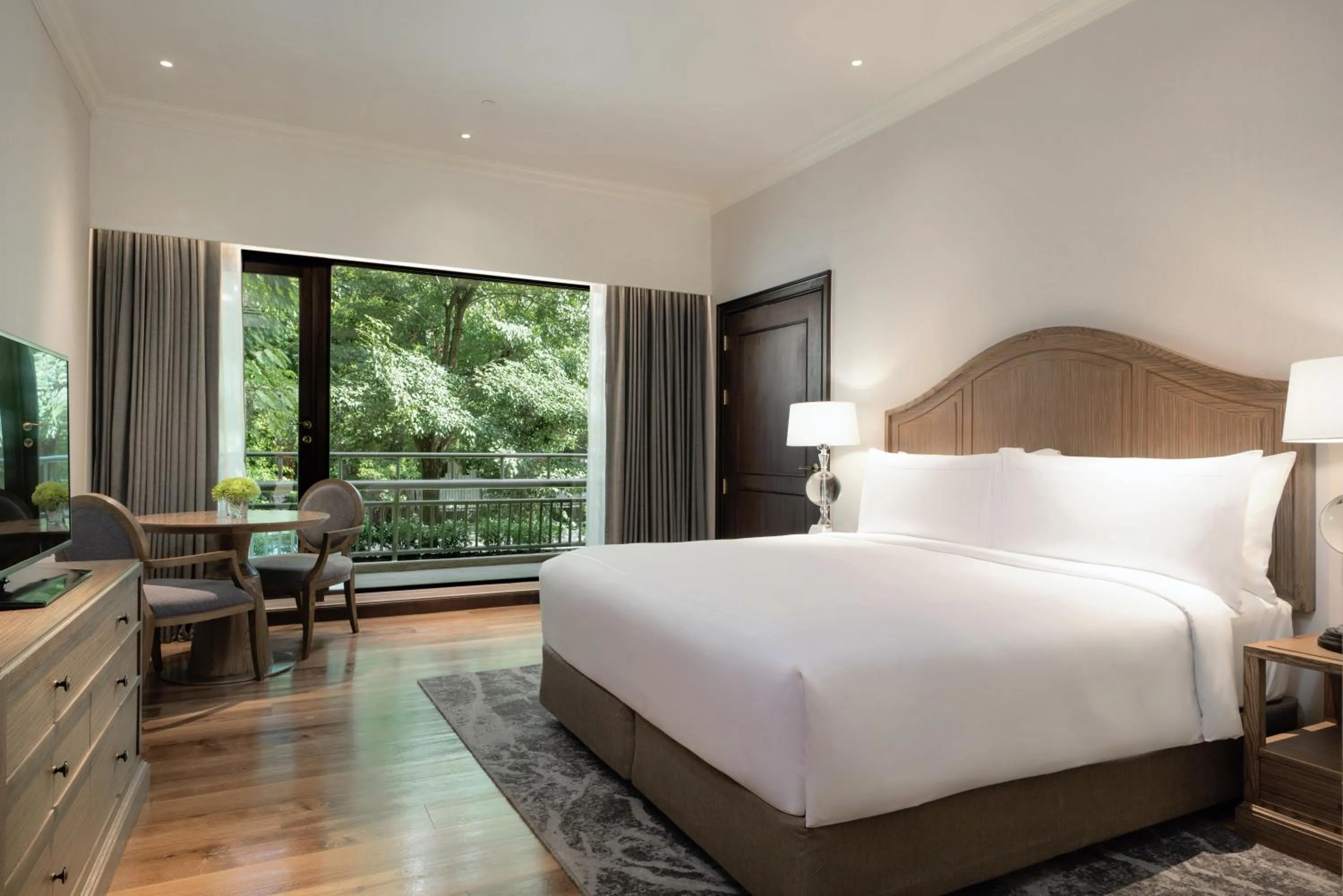 View (from property/room), Bed in Mövenpick BDMS Wellness Resort Bangkok