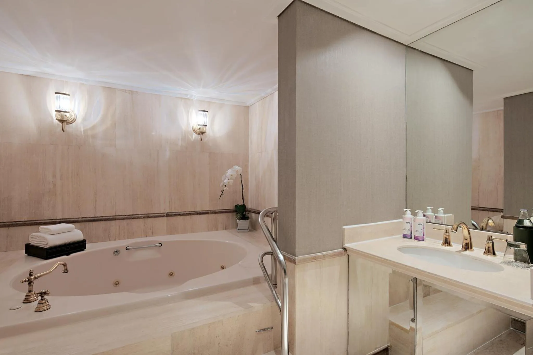 Bathroom in Mövenpick BDMS Wellness Resort Bangkok