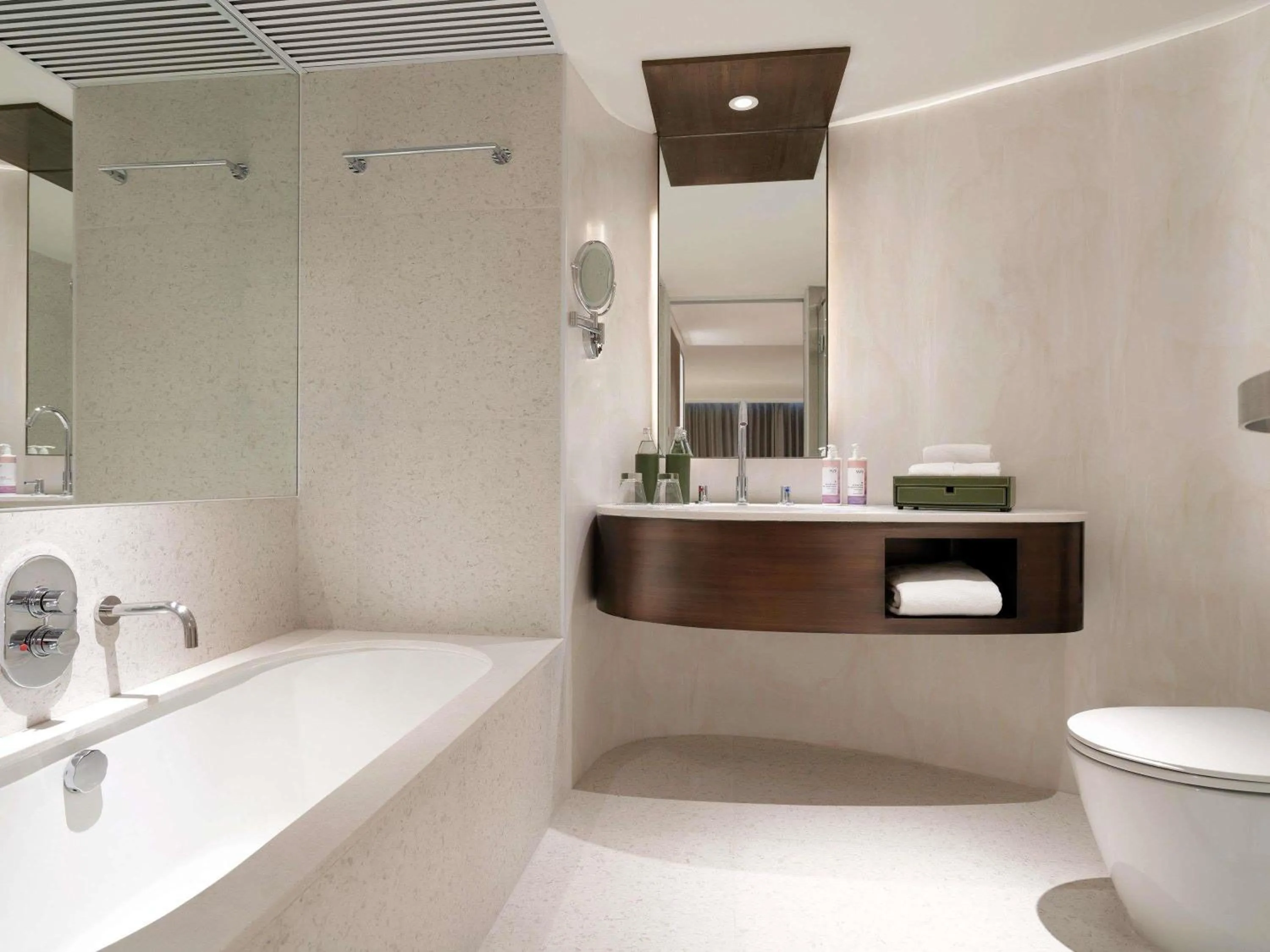 Bedroom in Mövenpick BDMS Wellness Resort Bangkok