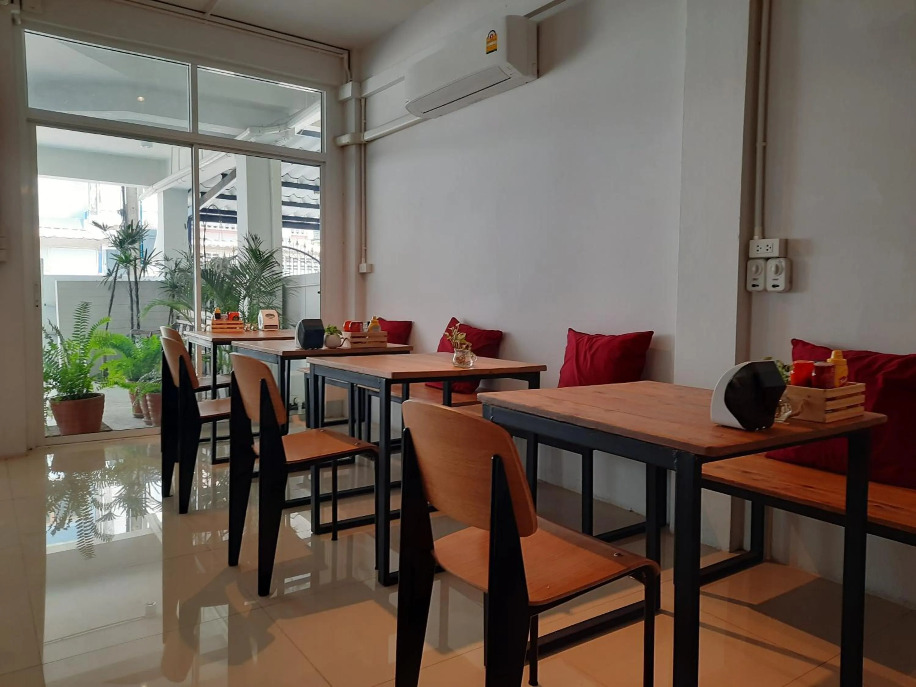 Pingplalee Female House