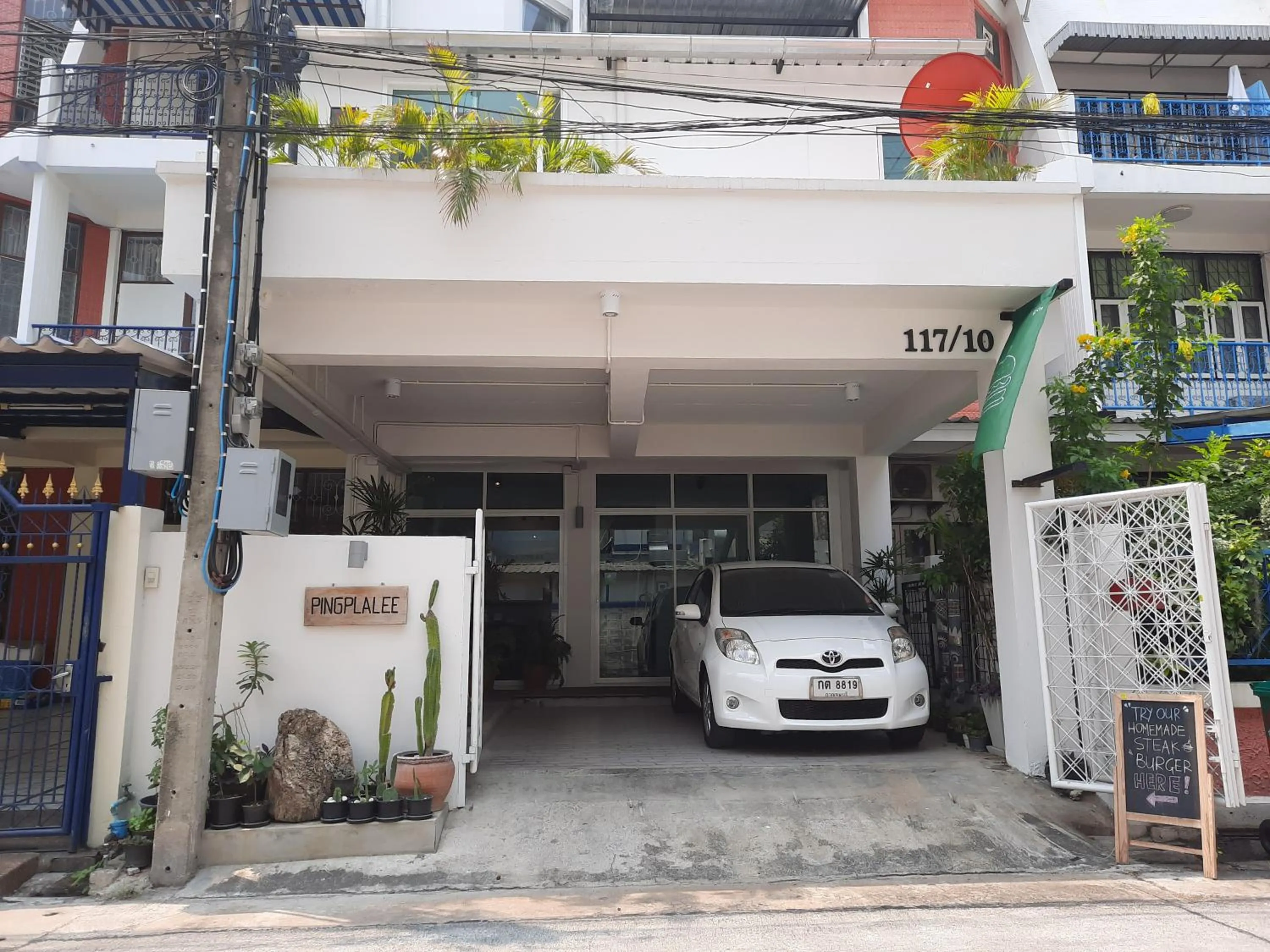 Pingplalee Female House